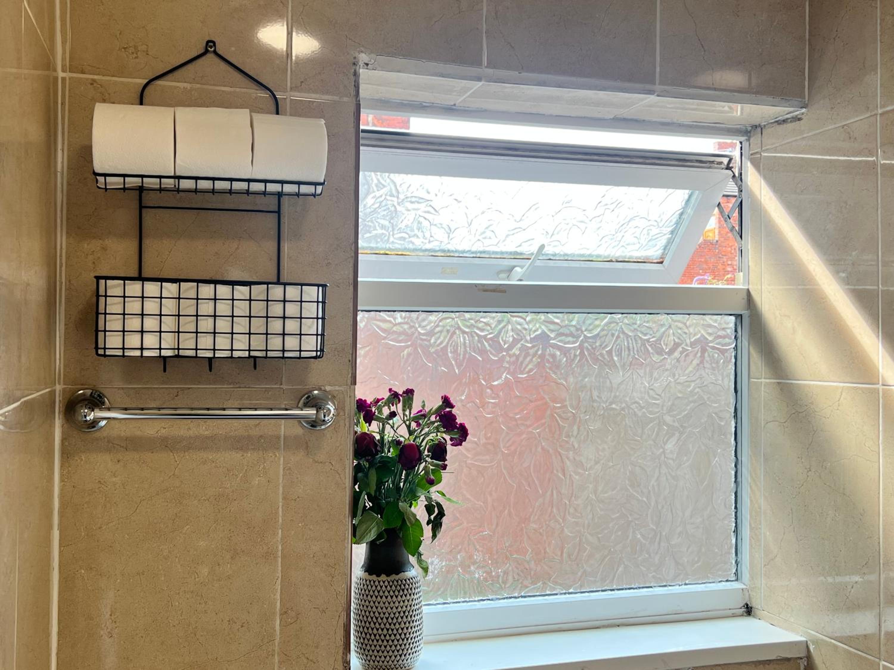 Contractors!, Available in June, 2BR Flat, Free Parking, Fast WIFI