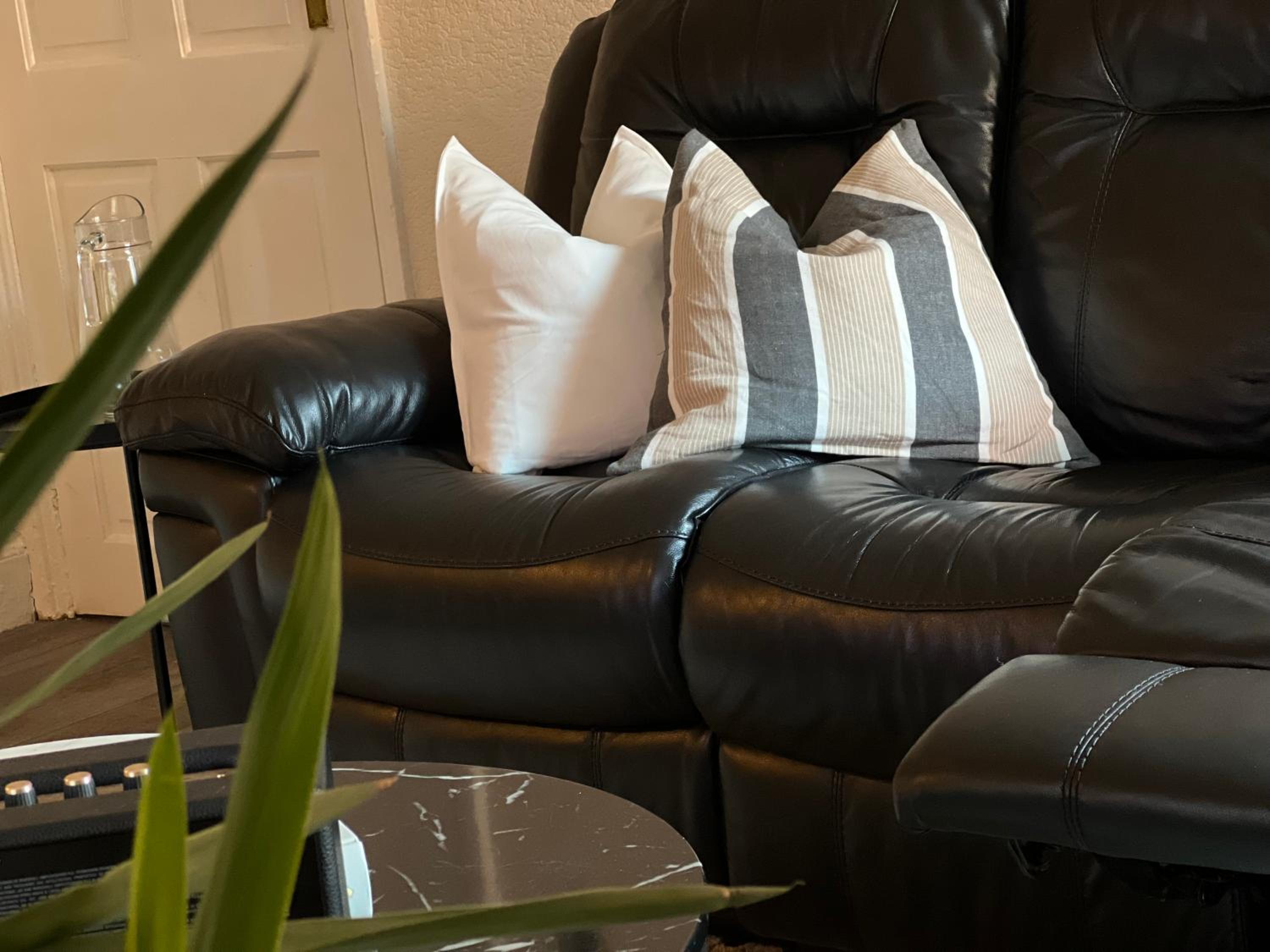 Contractors!, Available in June, 2BR Flat, Free Parking, Fast WIFI