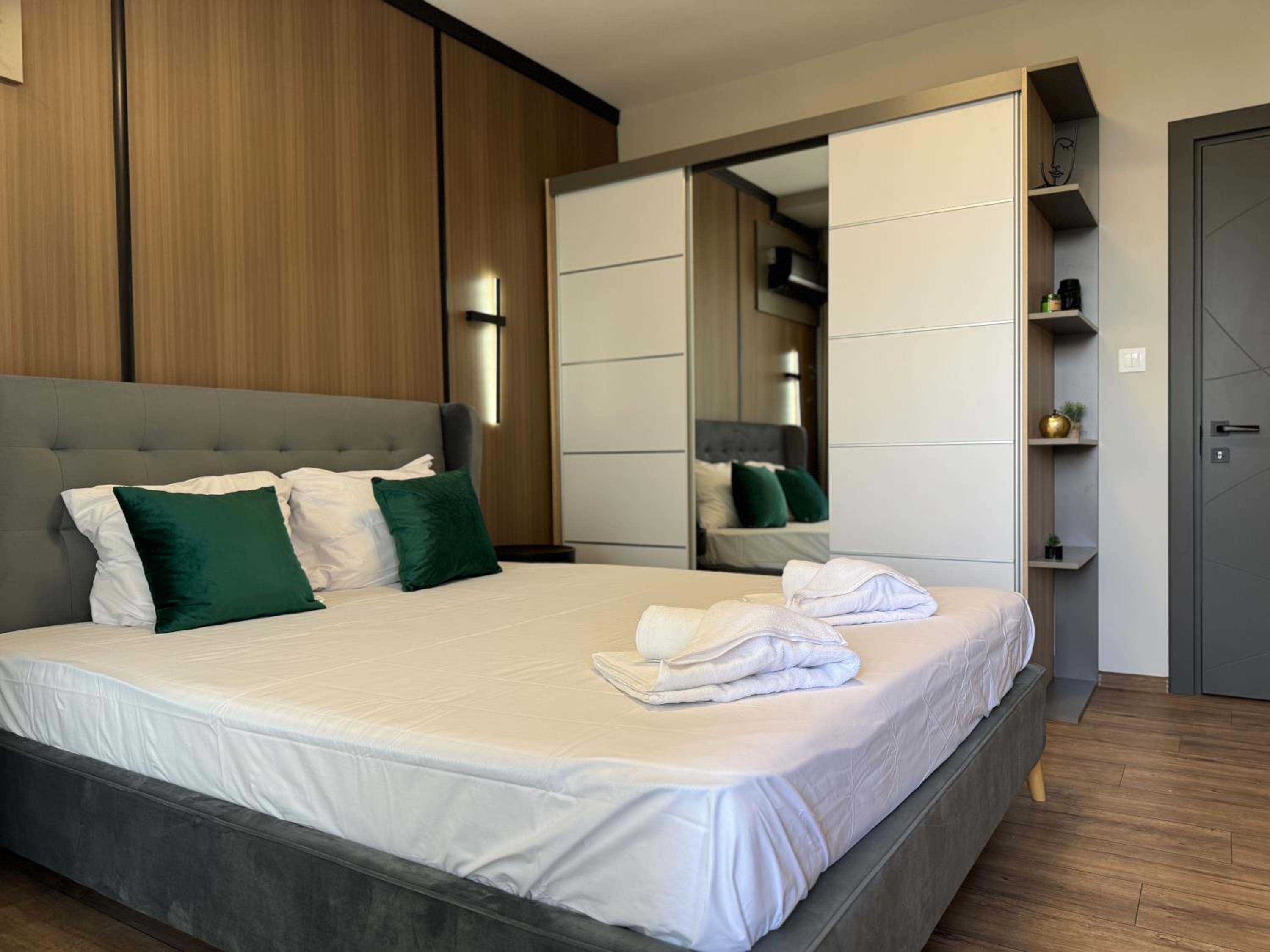 1BR Modern Apartment 6mins to City Centre with FREE Street Parking and Gym Pass
