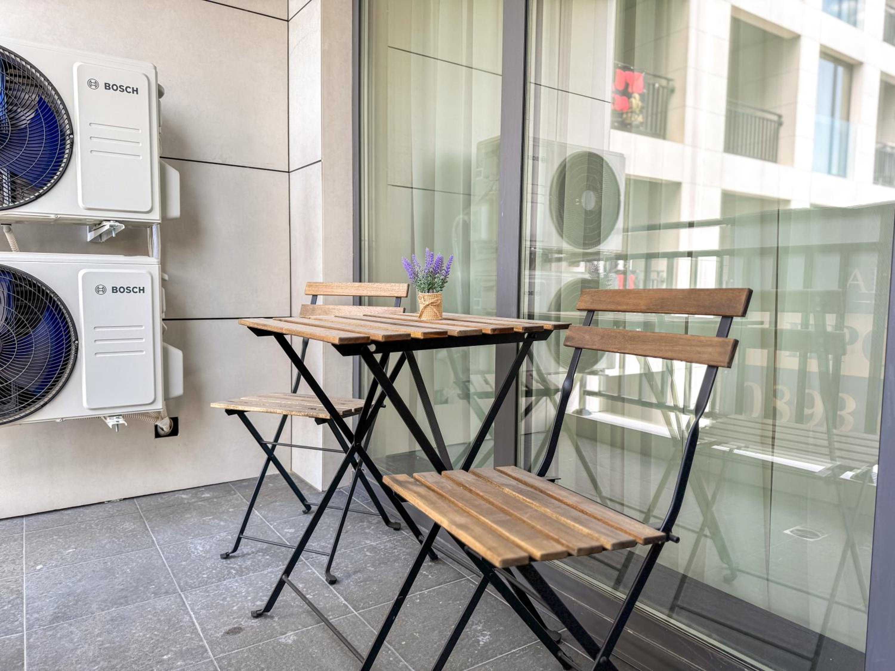 1BR Modern Apartment 6mins to City Centre with FREE Street Parking and Gym Pass