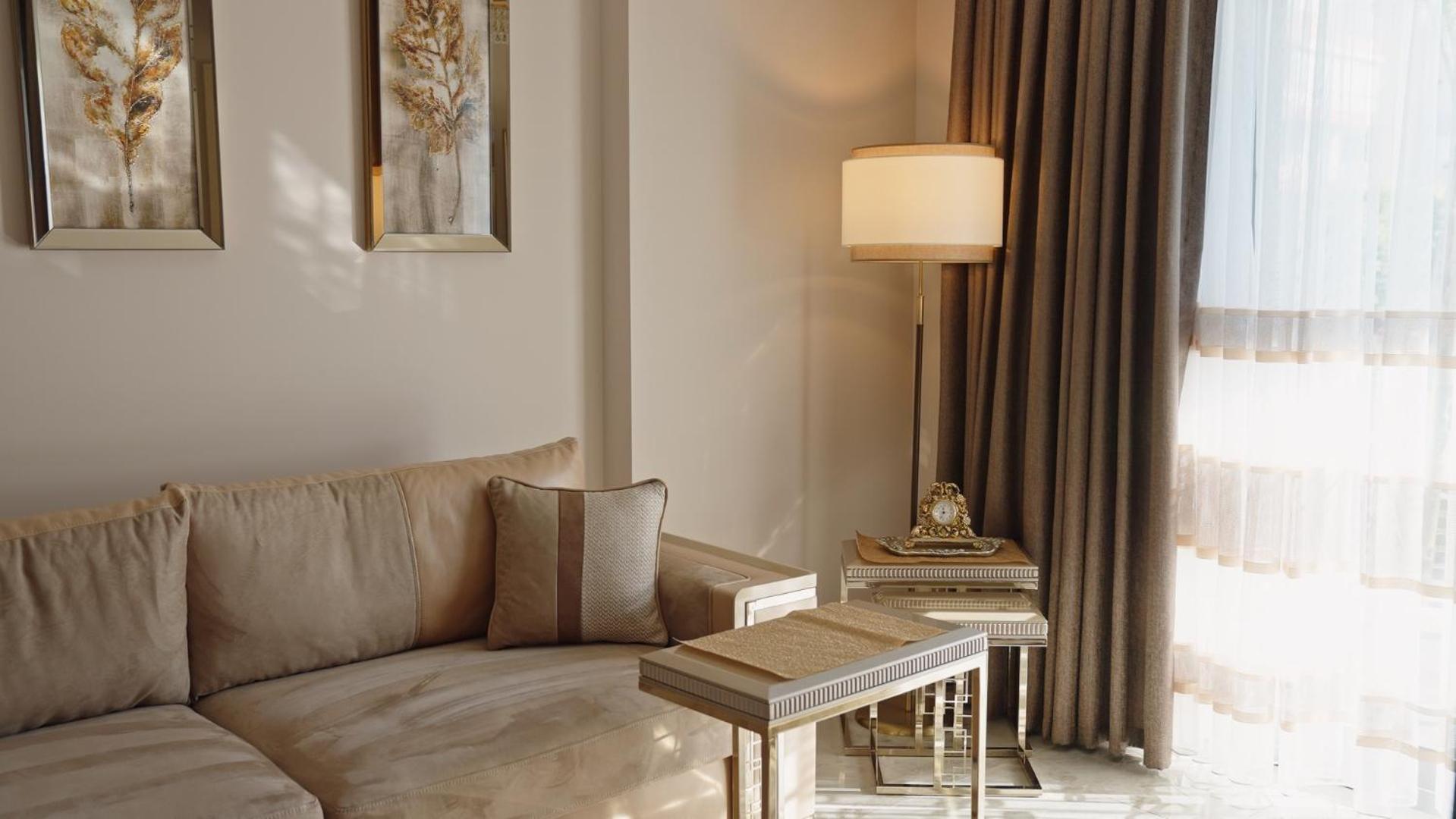 Qoople Legend B - premium apartments steps from the sea