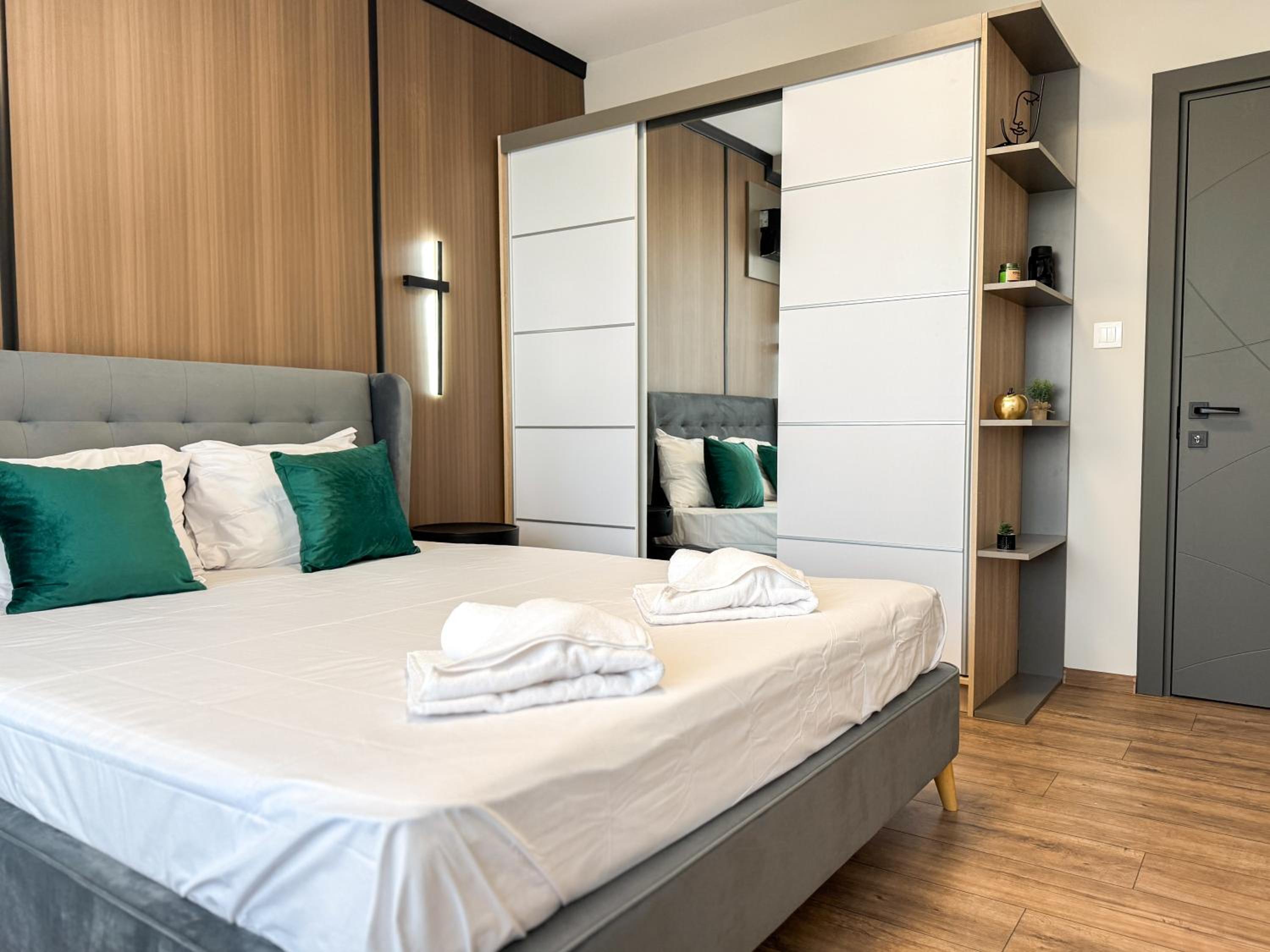 1BR Modern Apartment 6mins to City Centre with FREE Street Parking and Gym Pass