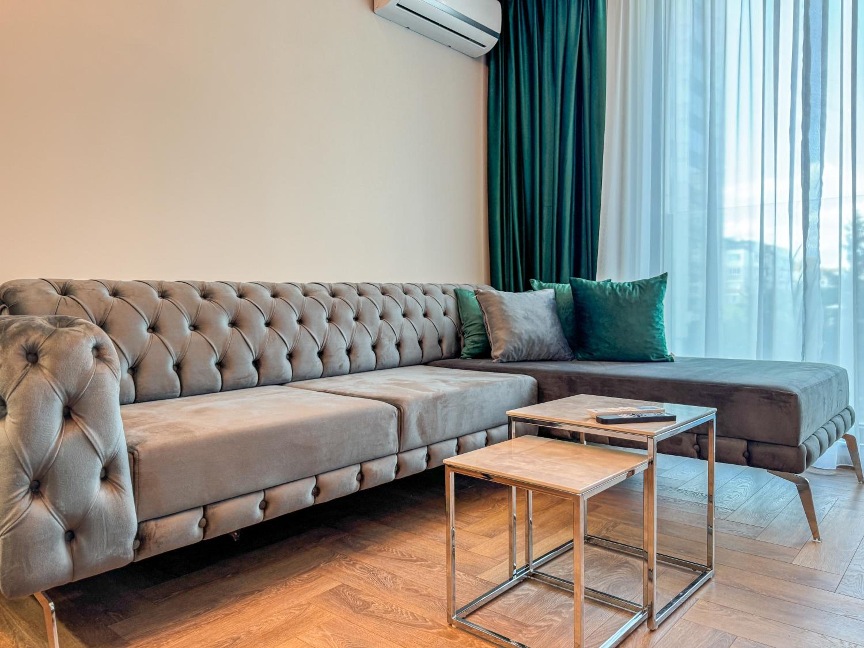 1BR Modern Apartment 6mins to City Centre with FREE Street Parking and Gym Pass