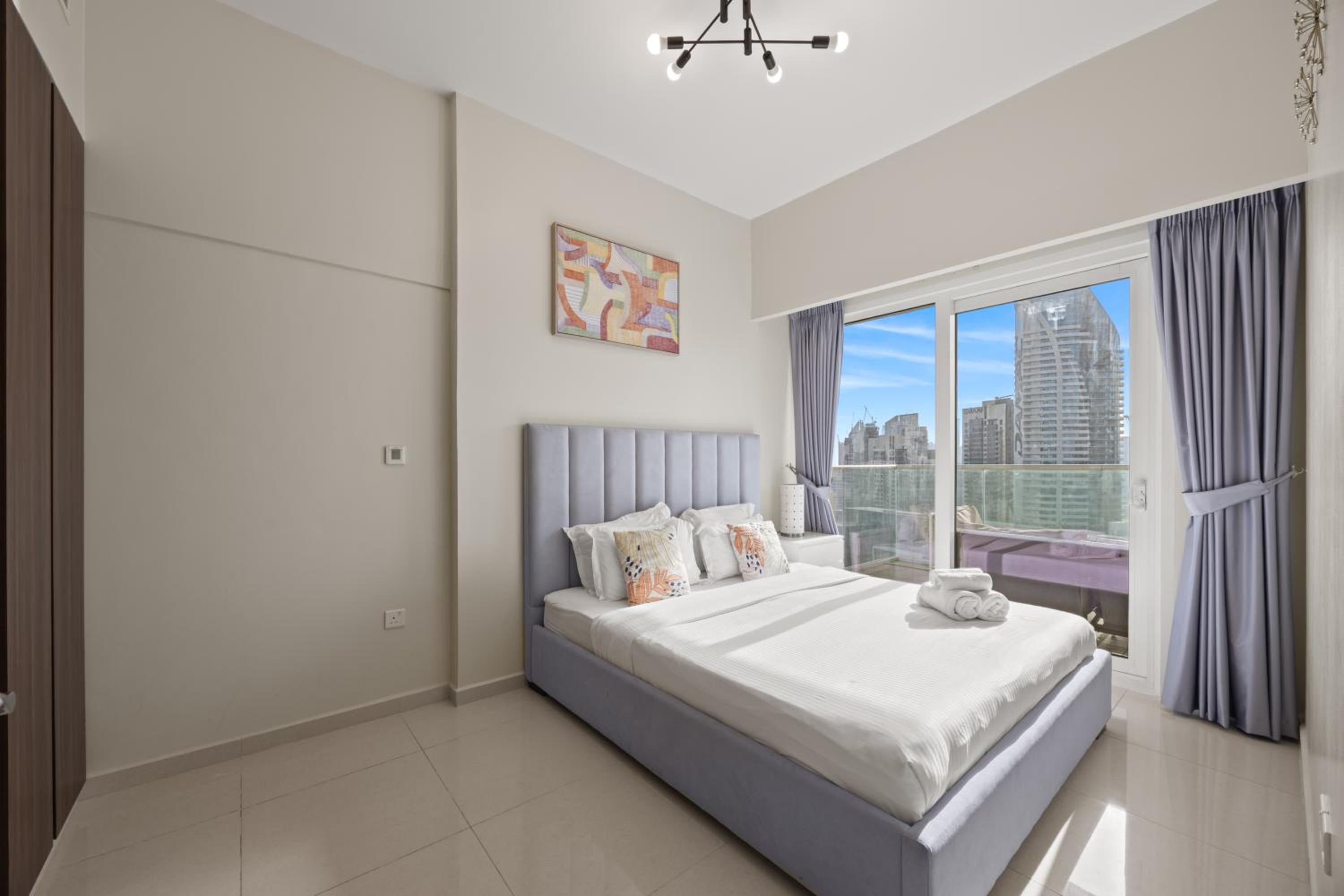 Burj khalifa and Canal views - Luxury Apartments for Rent in Dubai Business Bay