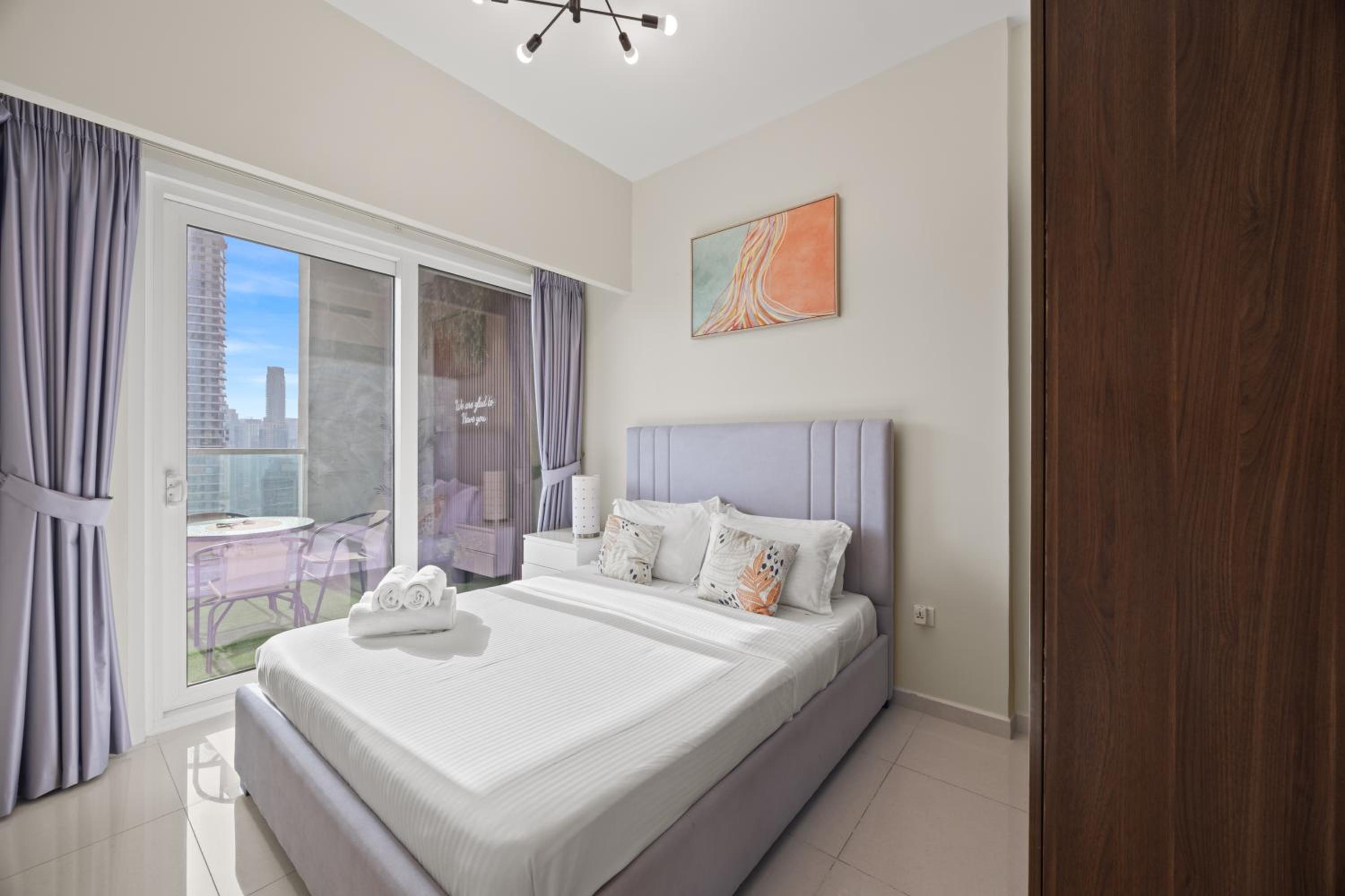 Burj khalifa and Canal views - Luxury Apartments for Rent in Dubai Business Bay