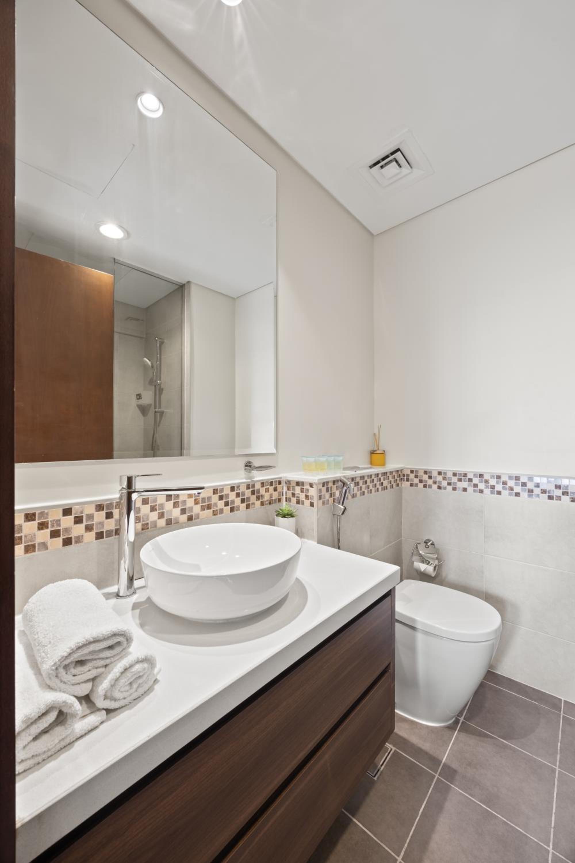 Burj khalifa and Canal views - Luxury Apartments for Rent in Dubai Business Bay