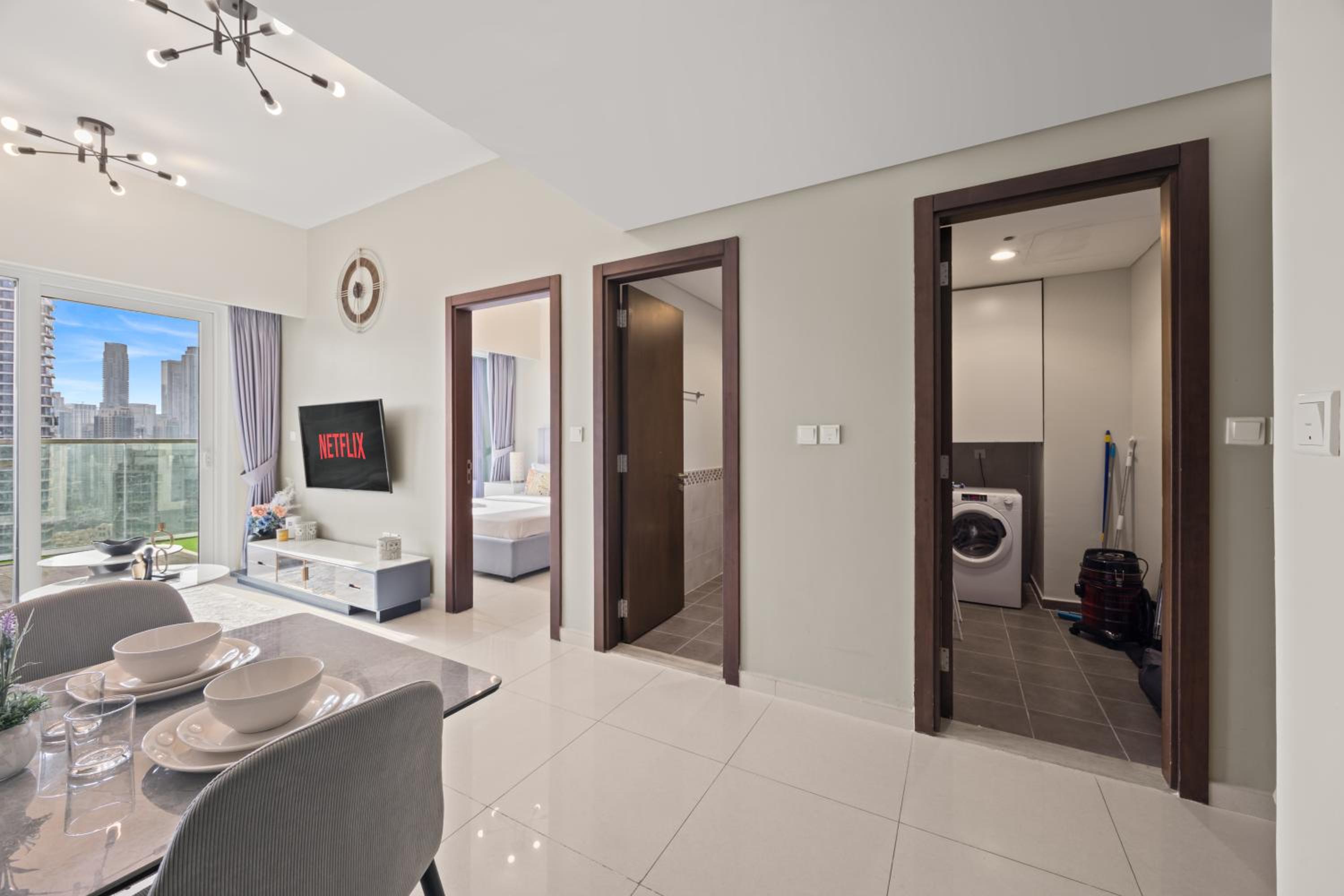 Burj khalifa and Canal views - Luxury Apartments for Rent in Dubai Business Bay