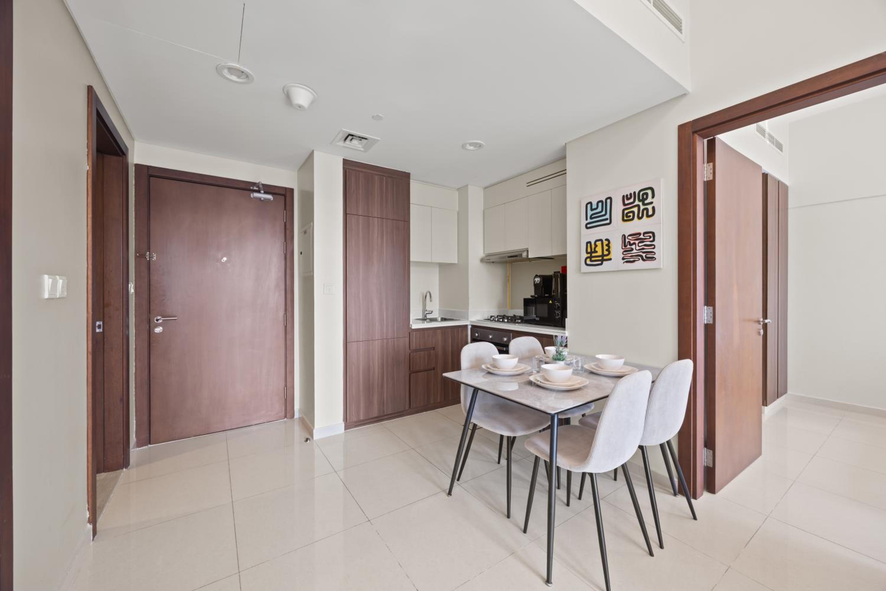 Burj khalifa and Canal views - Luxury Apartments for Rent in Dubai Business Bay