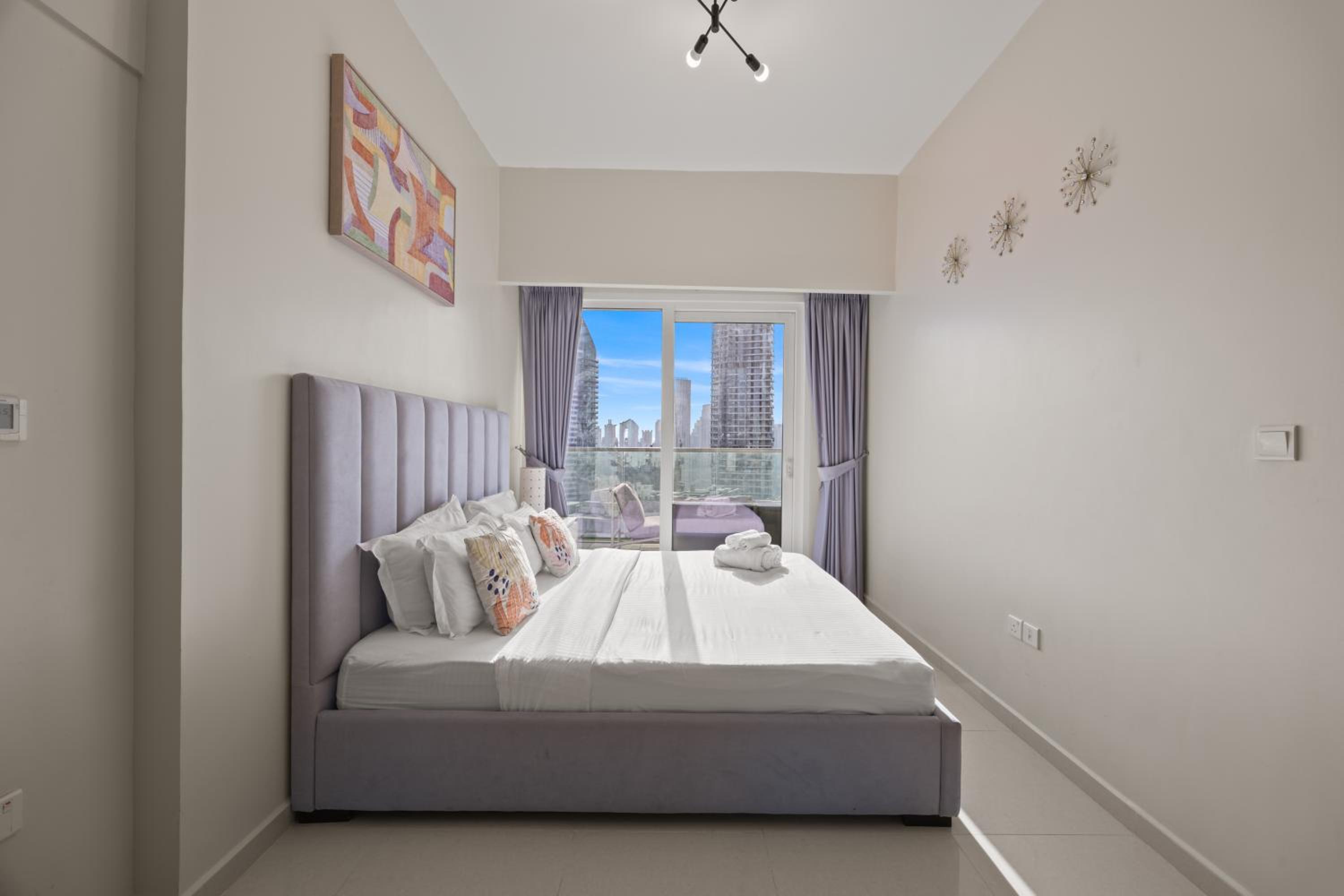 Burj khalifa and Canal views - Luxury Apartments for Rent in Dubai Business Bay