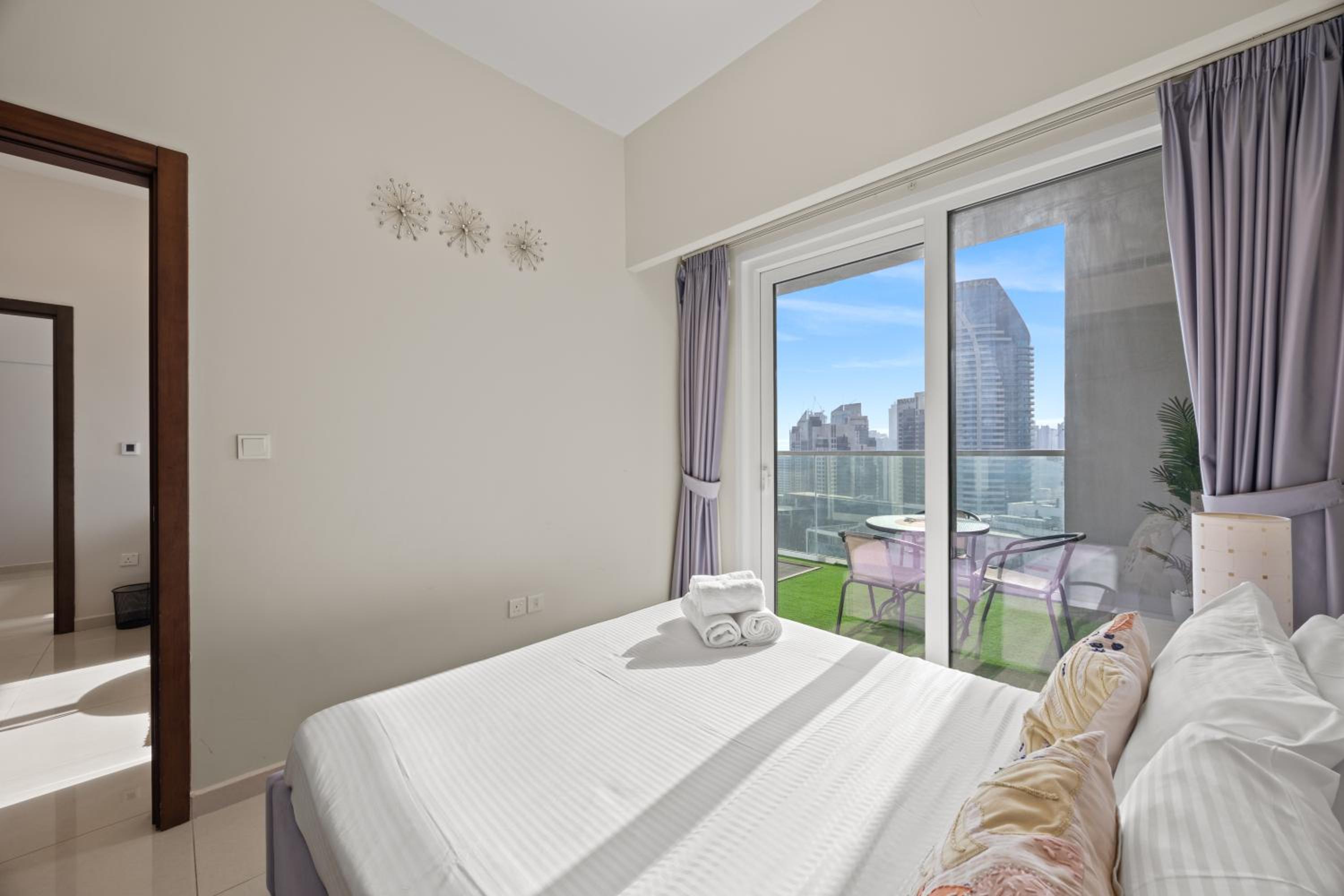 Burj khalifa and Canal views - Luxury Apartments for Rent in Dubai Business Bay