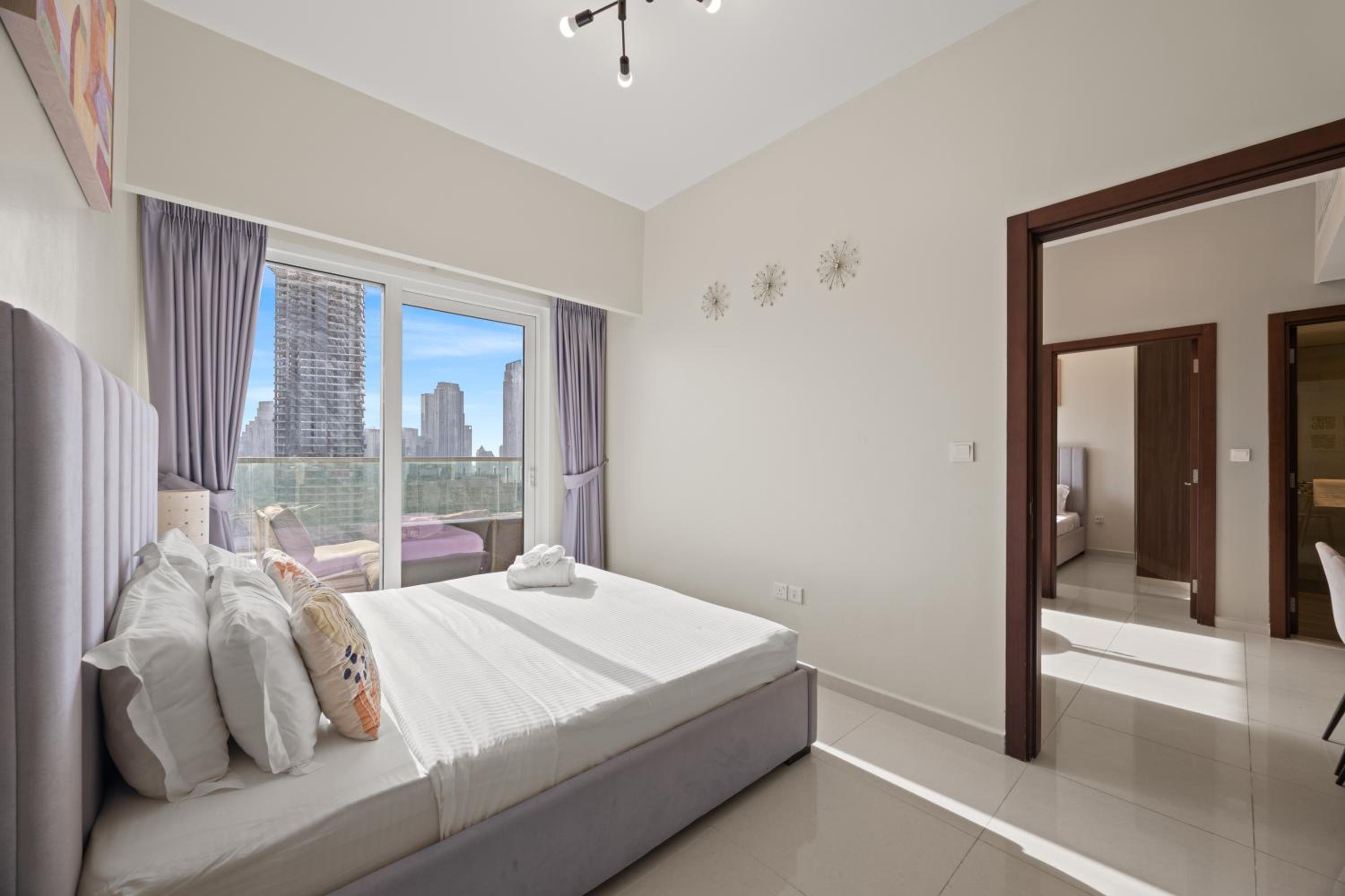 Burj khalifa and Canal views - Luxury Apartments for Rent in Dubai Business Bay
