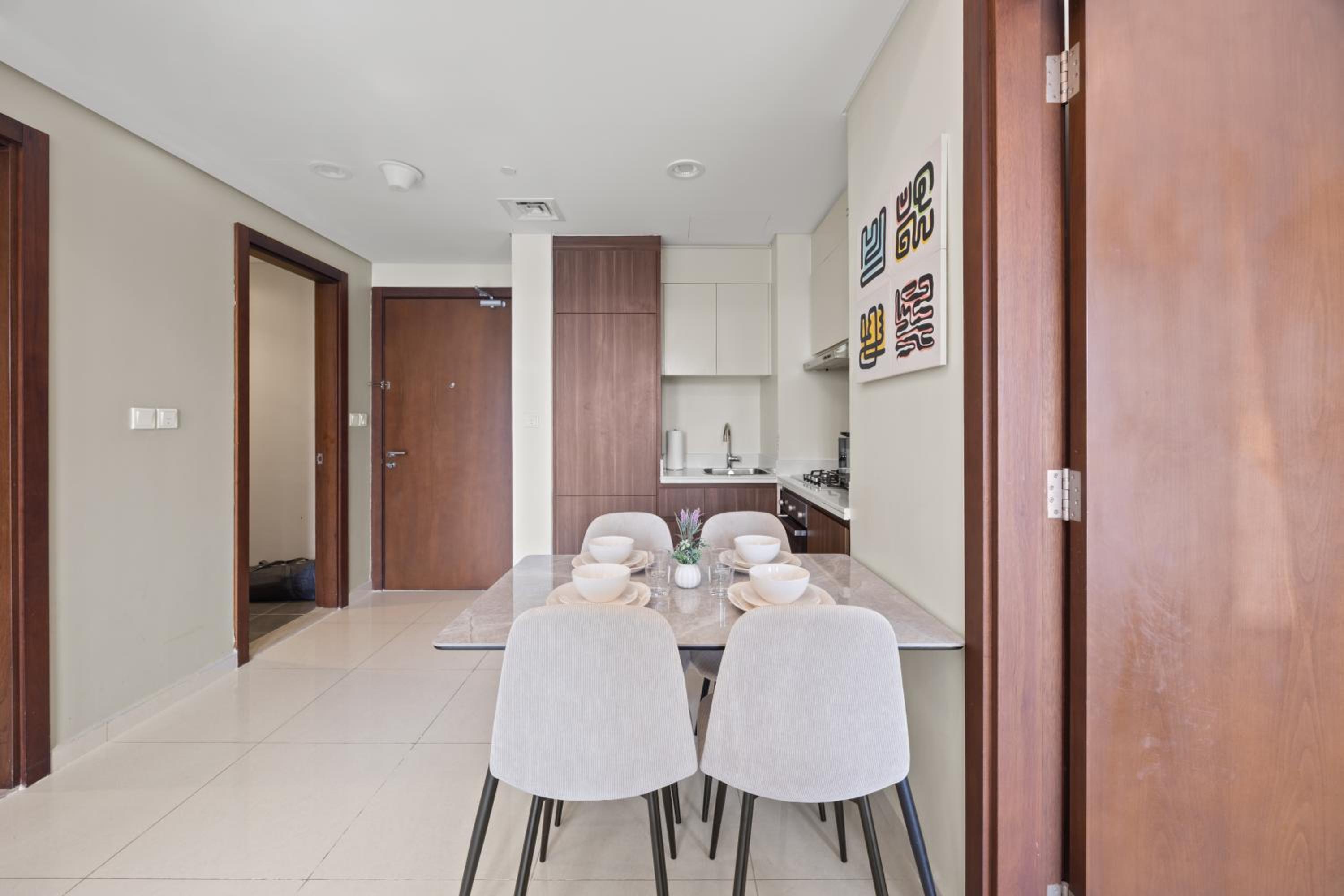 Burj khalifa and Canal views - Luxury Apartments for Rent in Dubai Business Bay