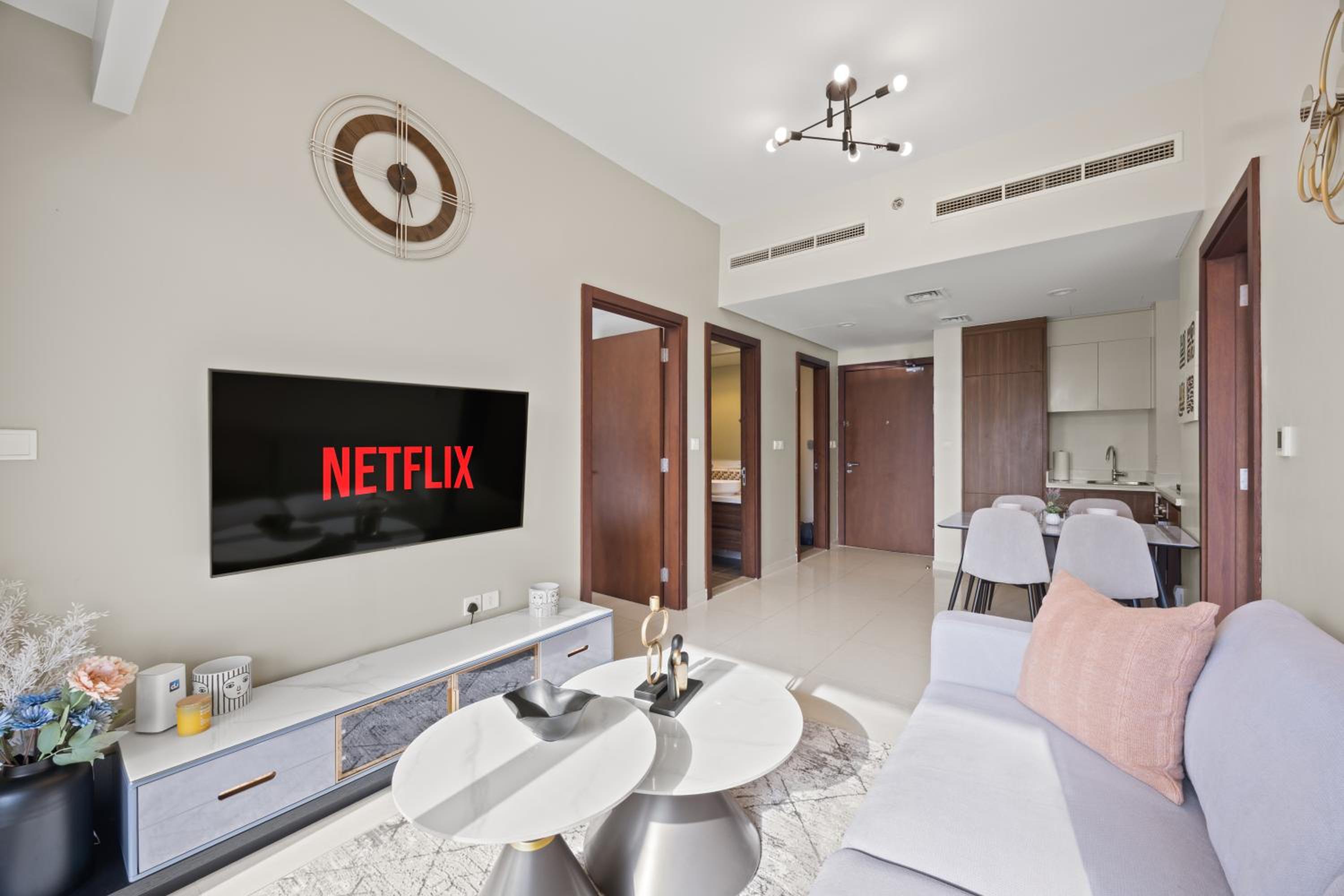 Burj khalifa and Canal views - Luxury Apartments for Rent in Dubai Business Bay