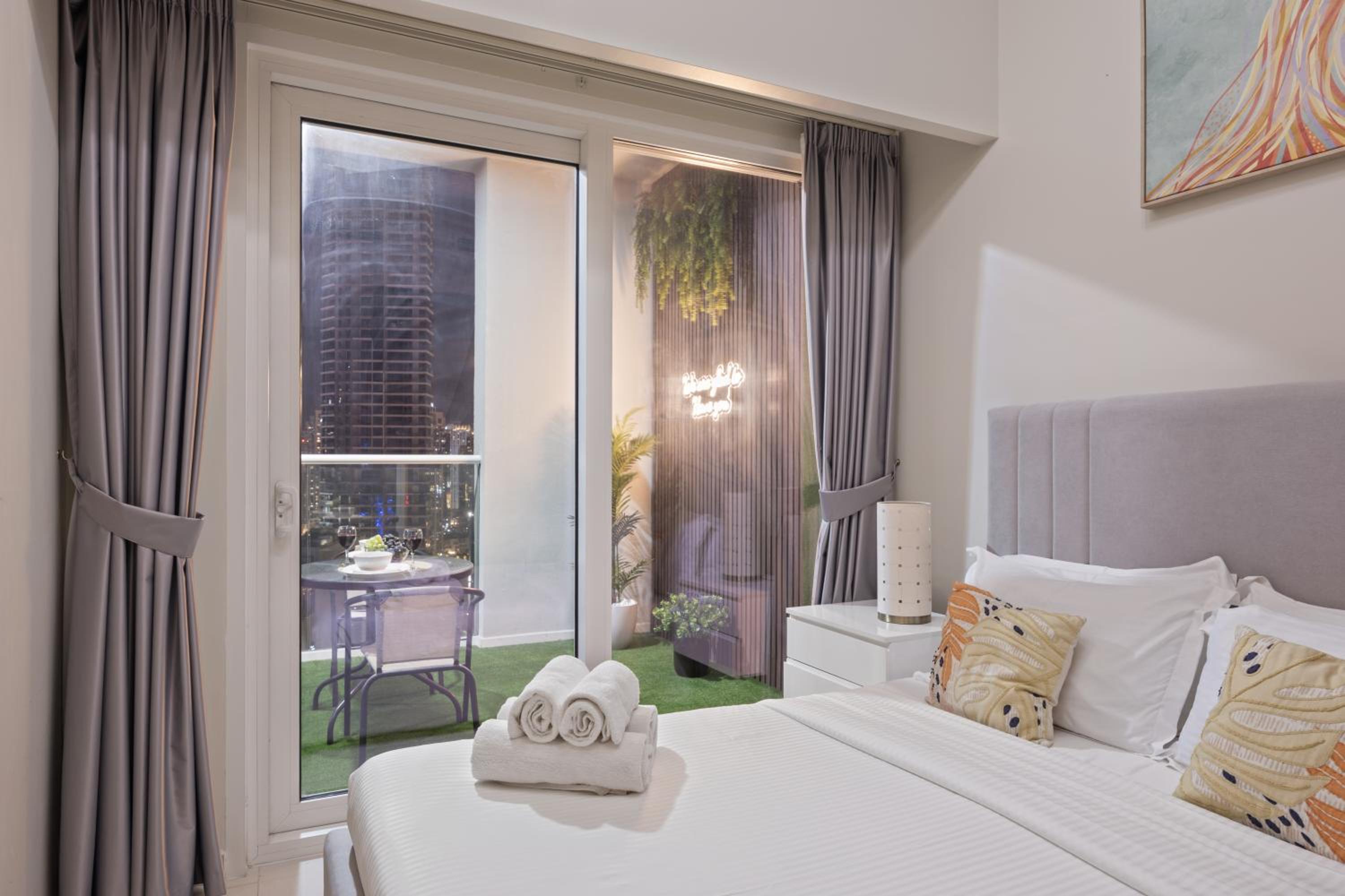 Burj khalifa and Canal views - Luxury Apartments for Rent in Dubai Business Bay