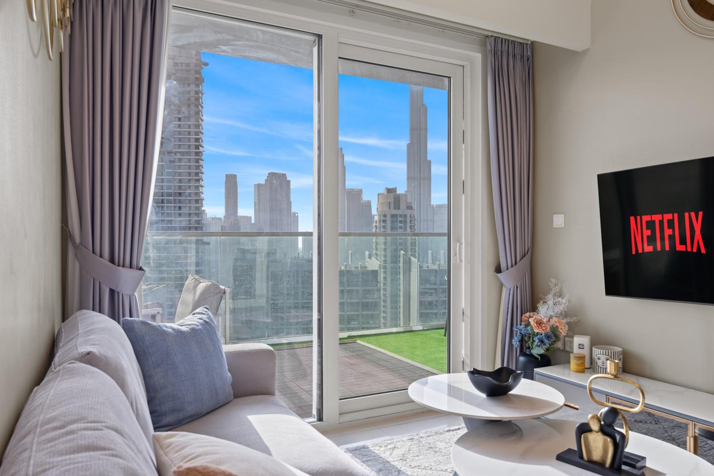 Burj khalifa and Canal views - Luxury Apartments for Rent in Dubai Business Bay