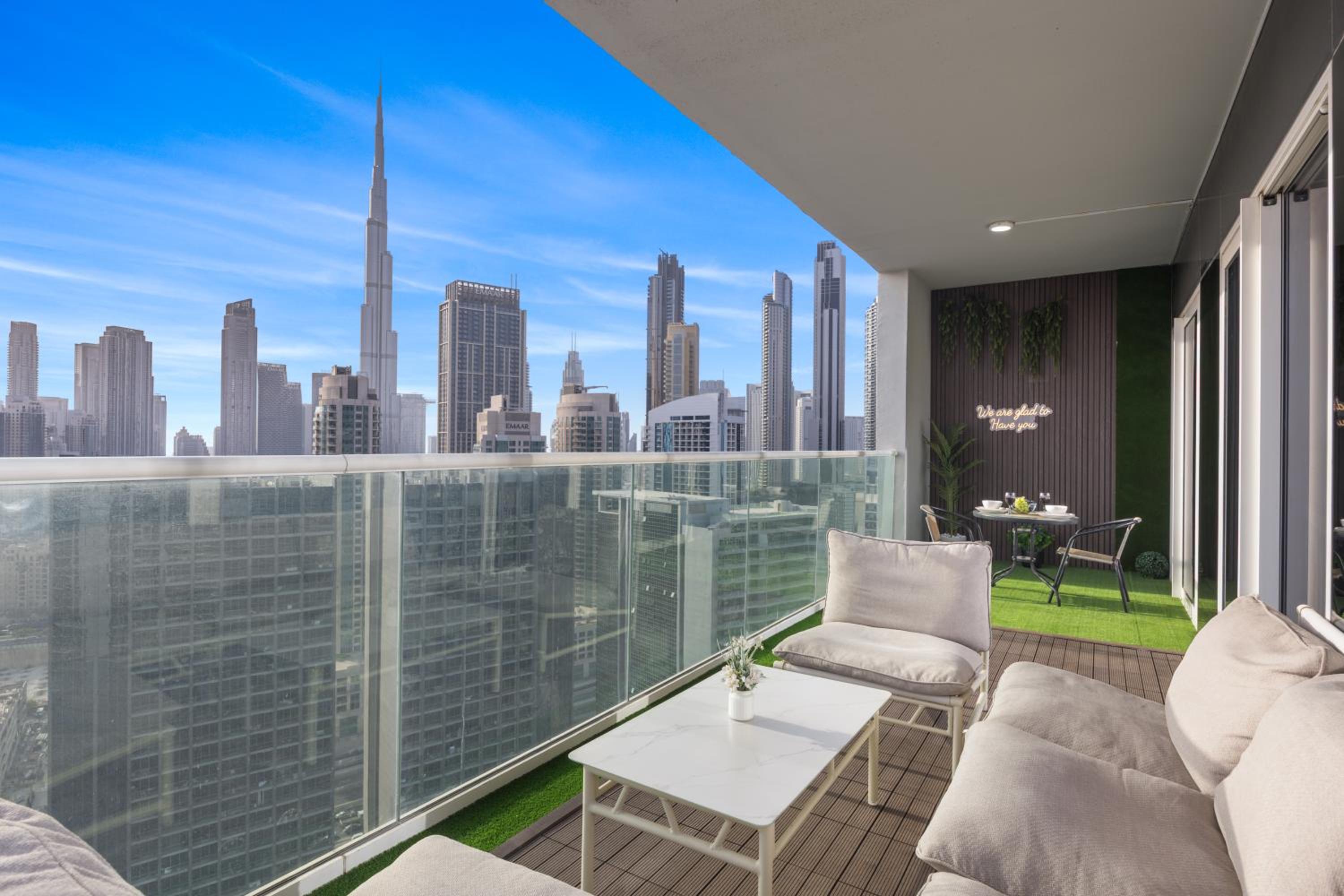 Burj khalifa and Canal views - Luxury Apartments for Rent in Dubai Business Bay