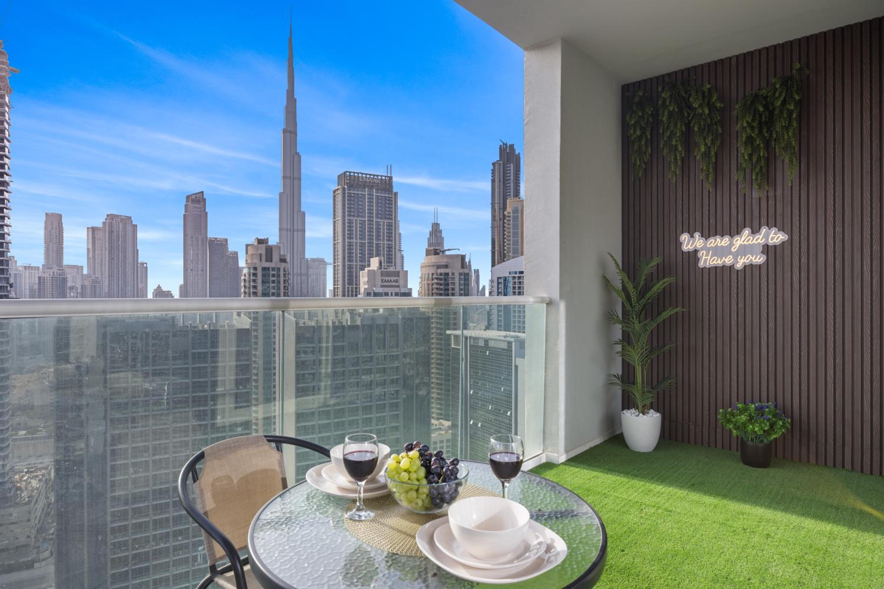 Burj khalifa and Canal views - Luxury Apartments for Rent in Dubai Business Bay