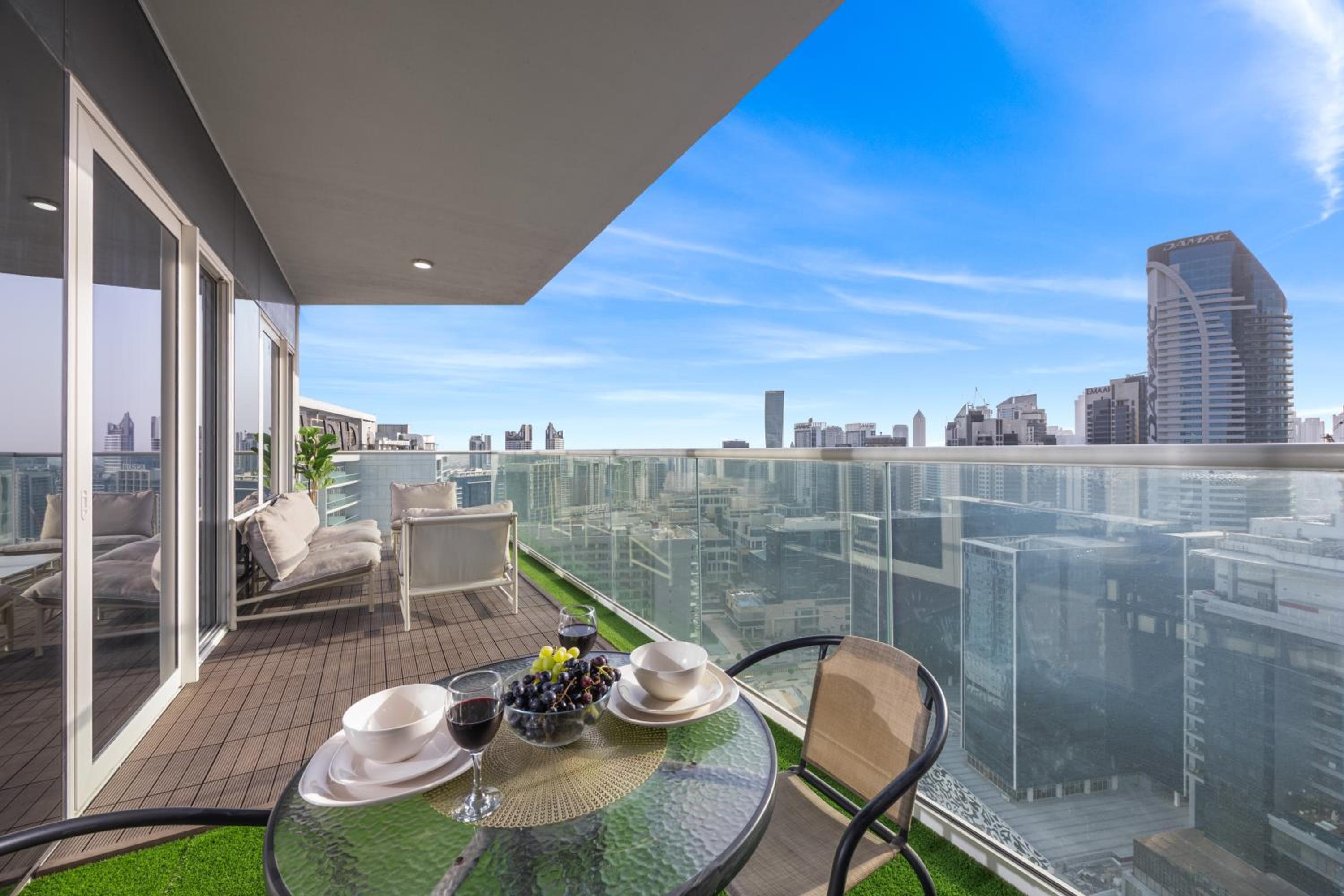 Burj khalifa and Canal views - Luxury Apartments for Rent in Dubai Business Bay