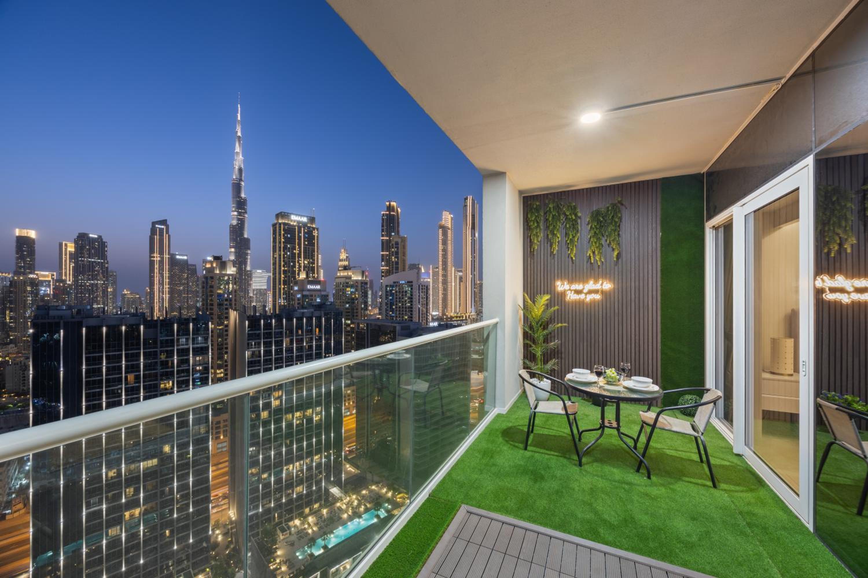 Burj khalifa and Canal views - Luxury Apartments for Rent in Dubai Business Bay