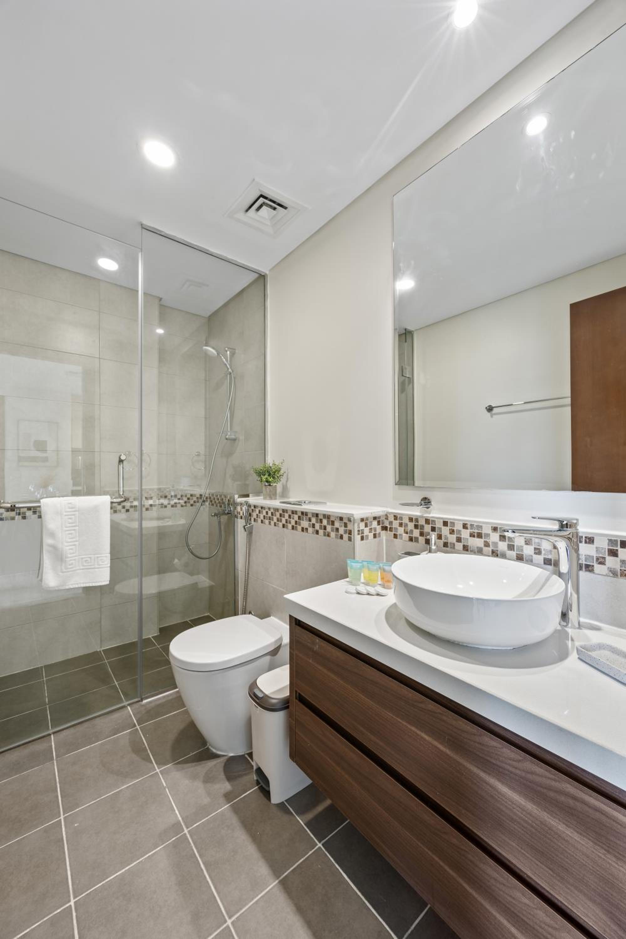 Burj khalifa and Canal views - Luxury Apartments for Rent in Dubai Business Bay