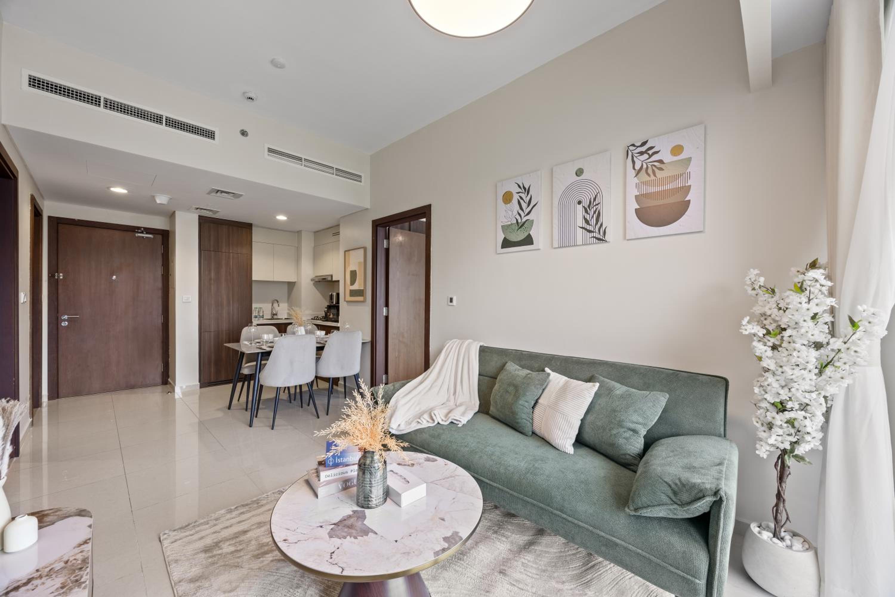 Burj khalifa and Canal views - Luxury Apartments for Rent in Dubai Business Bay