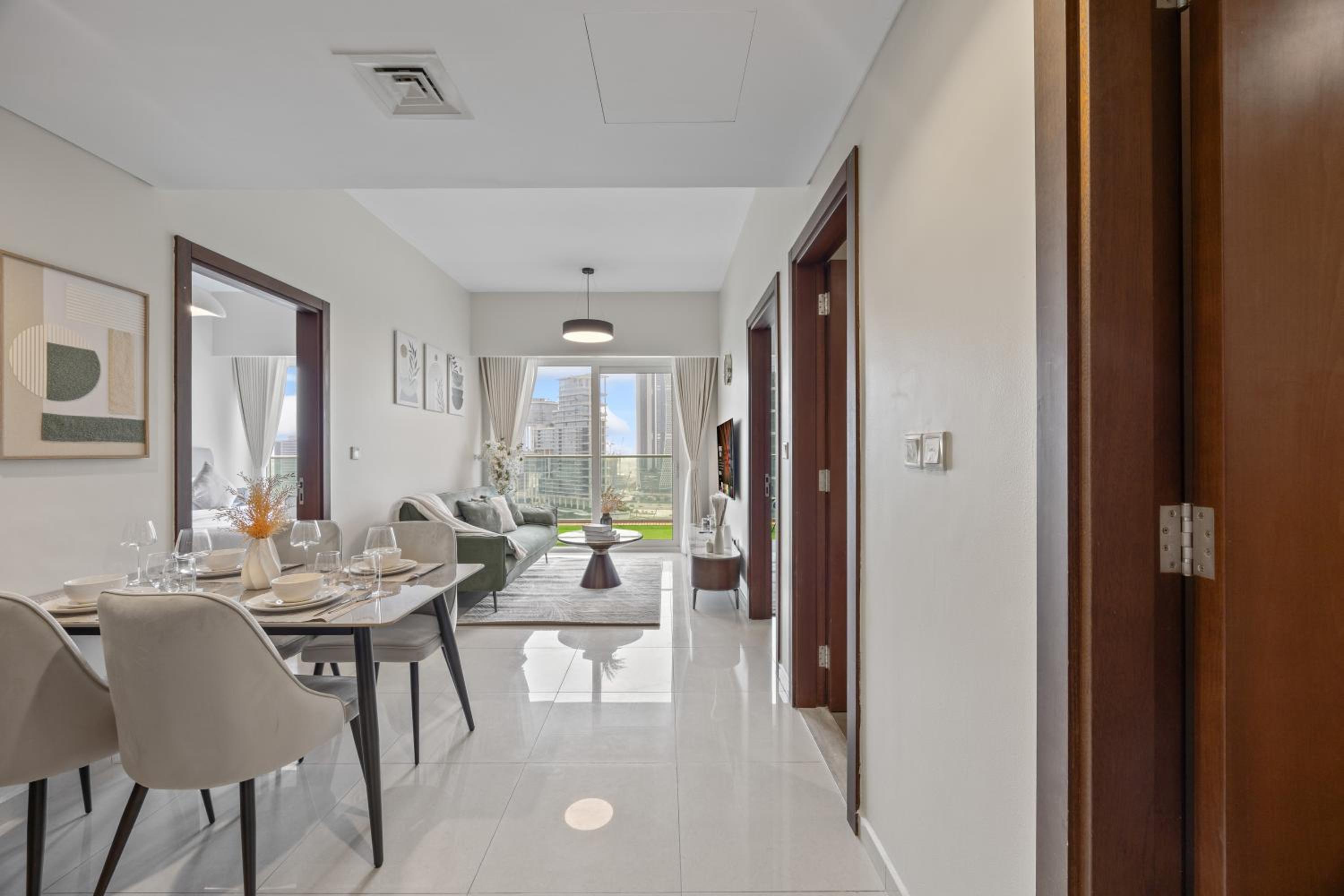 Burj khalifa and Canal views - Luxury Apartments for Rent in Dubai Business Bay