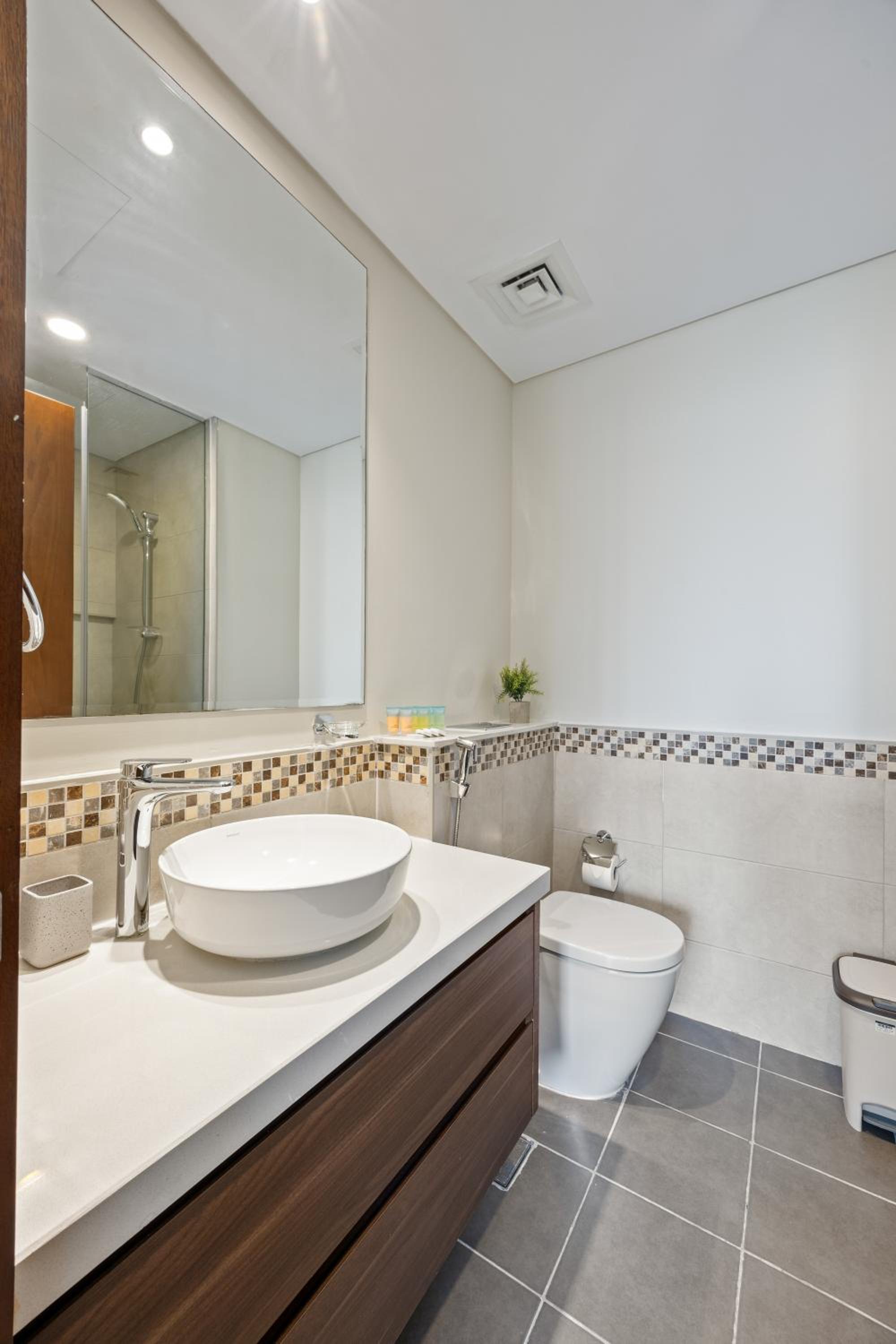 Burj khalifa and Canal views - Luxury Apartments for Rent in Dubai Business Bay