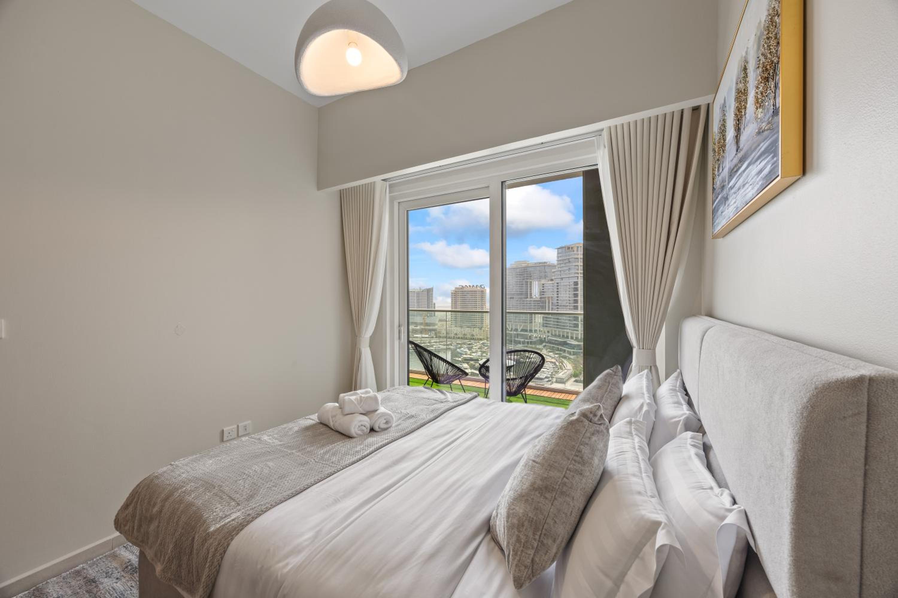 Burj khalifa and Canal views - Luxury Apartments for Rent in Dubai Business Bay