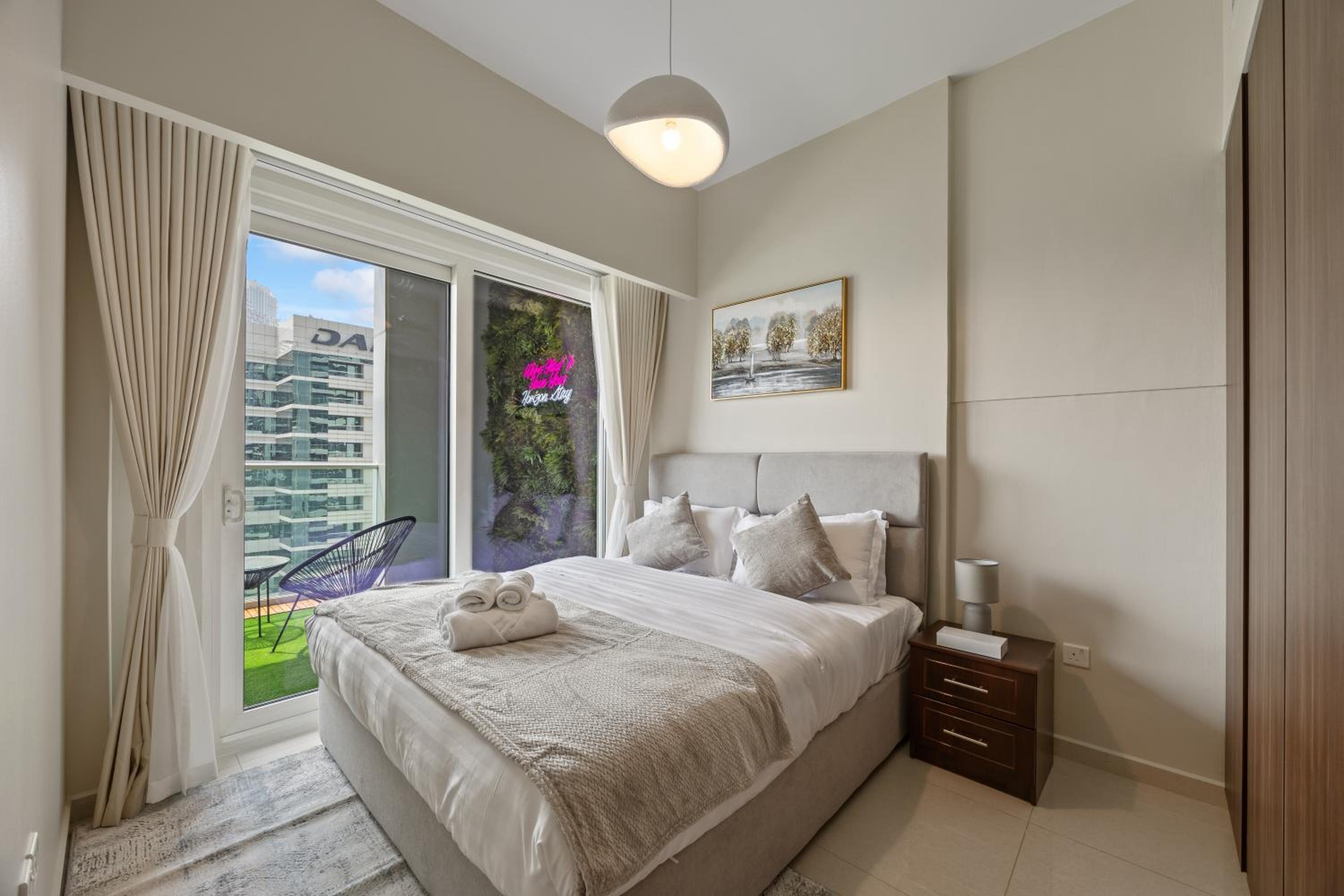 Burj khalifa and Canal views - Luxury Apartments for Rent in Dubai Business Bay
