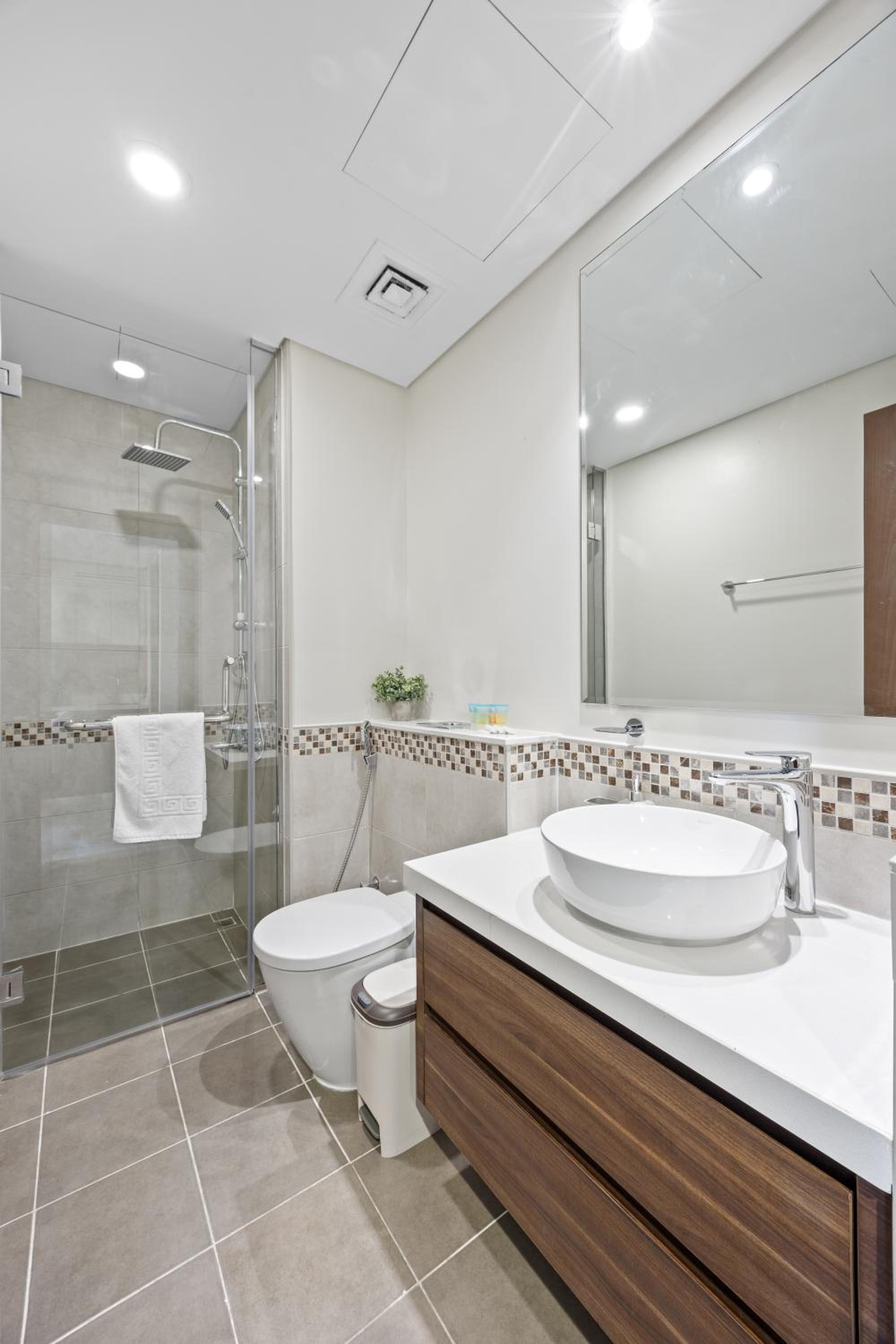 Burj khalifa and Canal views - Luxury Apartments for Rent in Dubai Business Bay