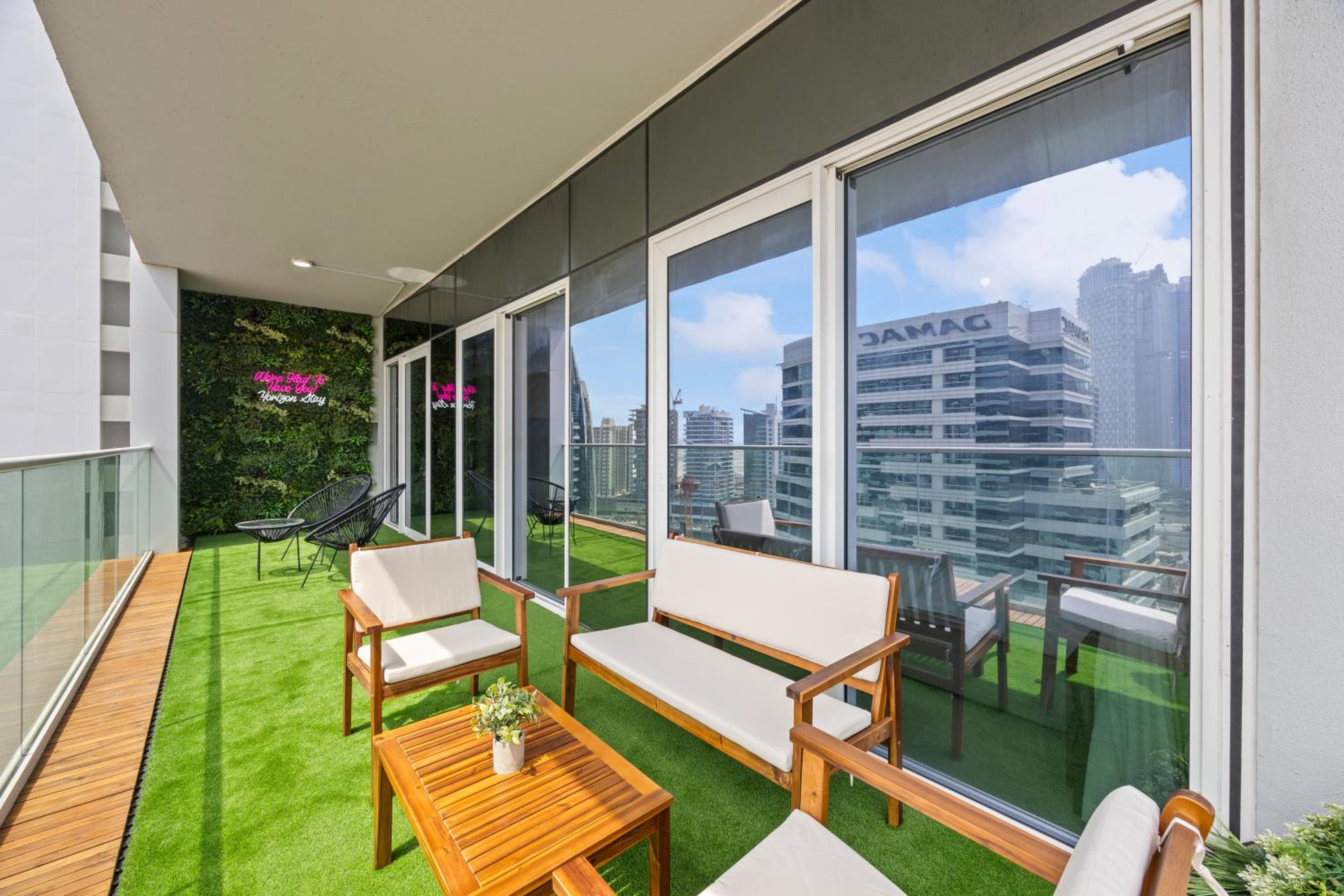 Burj khalifa and Canal views - Luxury Apartments for Rent in Dubai Business Bay