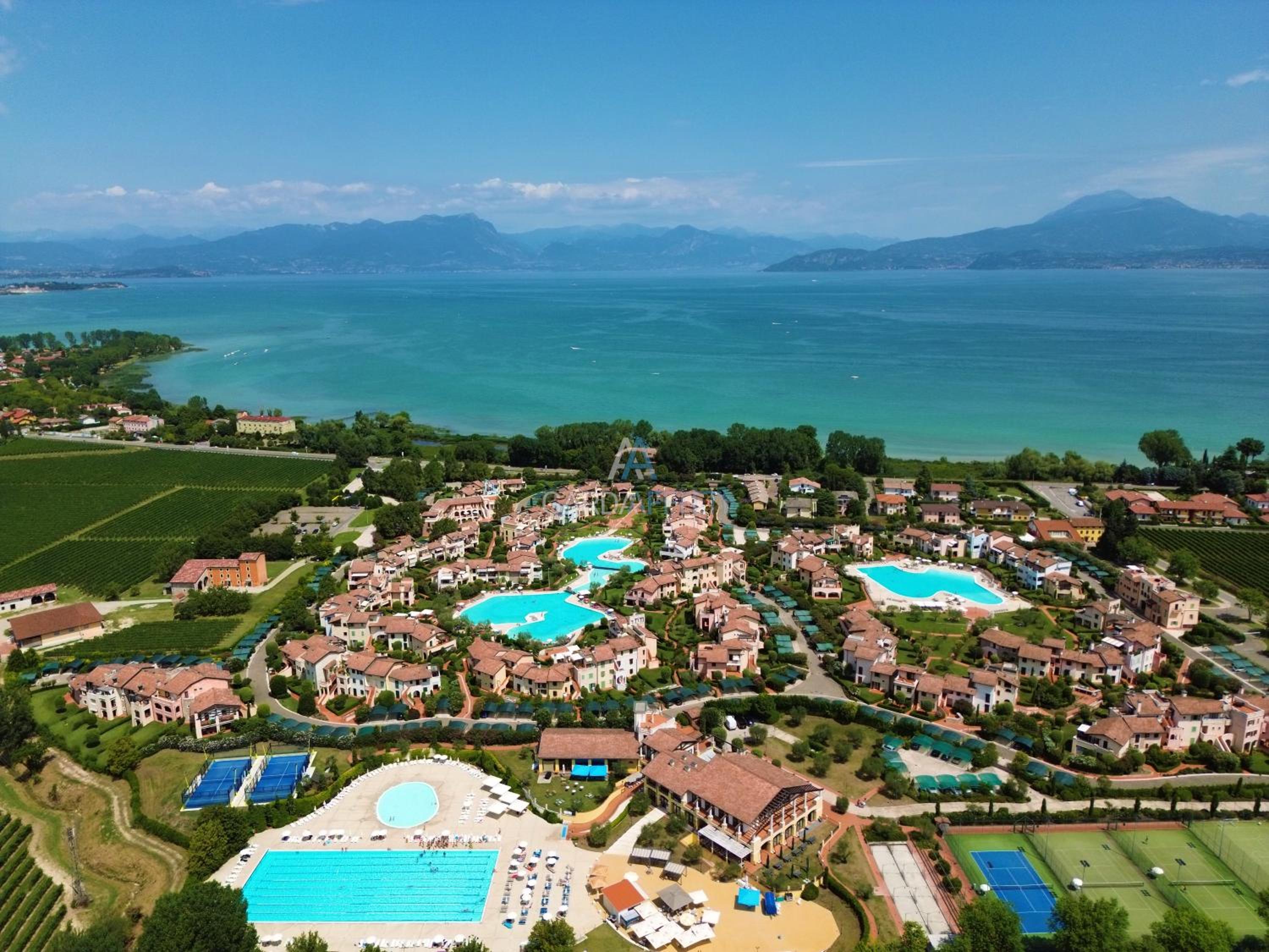 Resort Apartment - Borgo esclusivo con Piscine e Campi sportivi