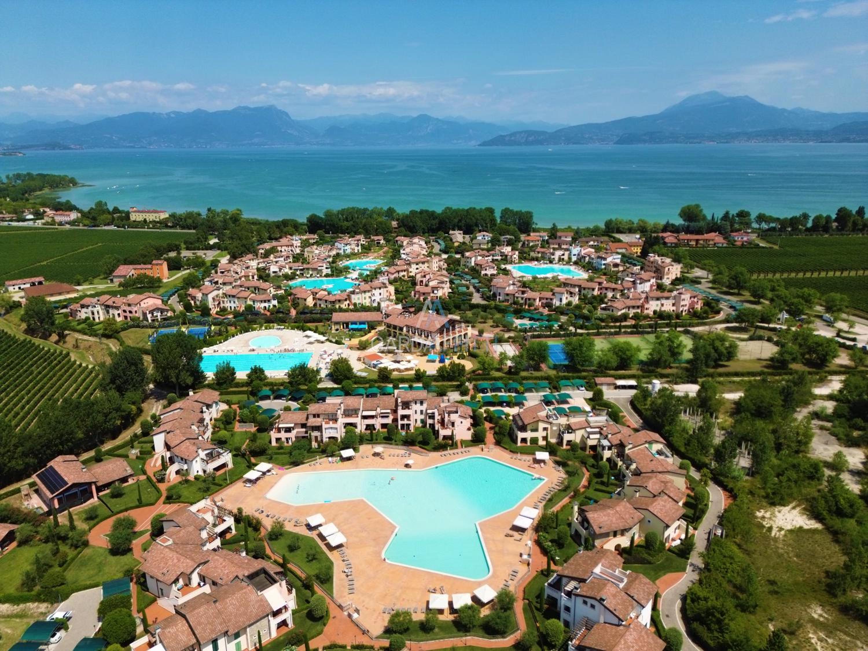 Resort Apartment - Borgo esclusivo con Piscine e Campi sportivi