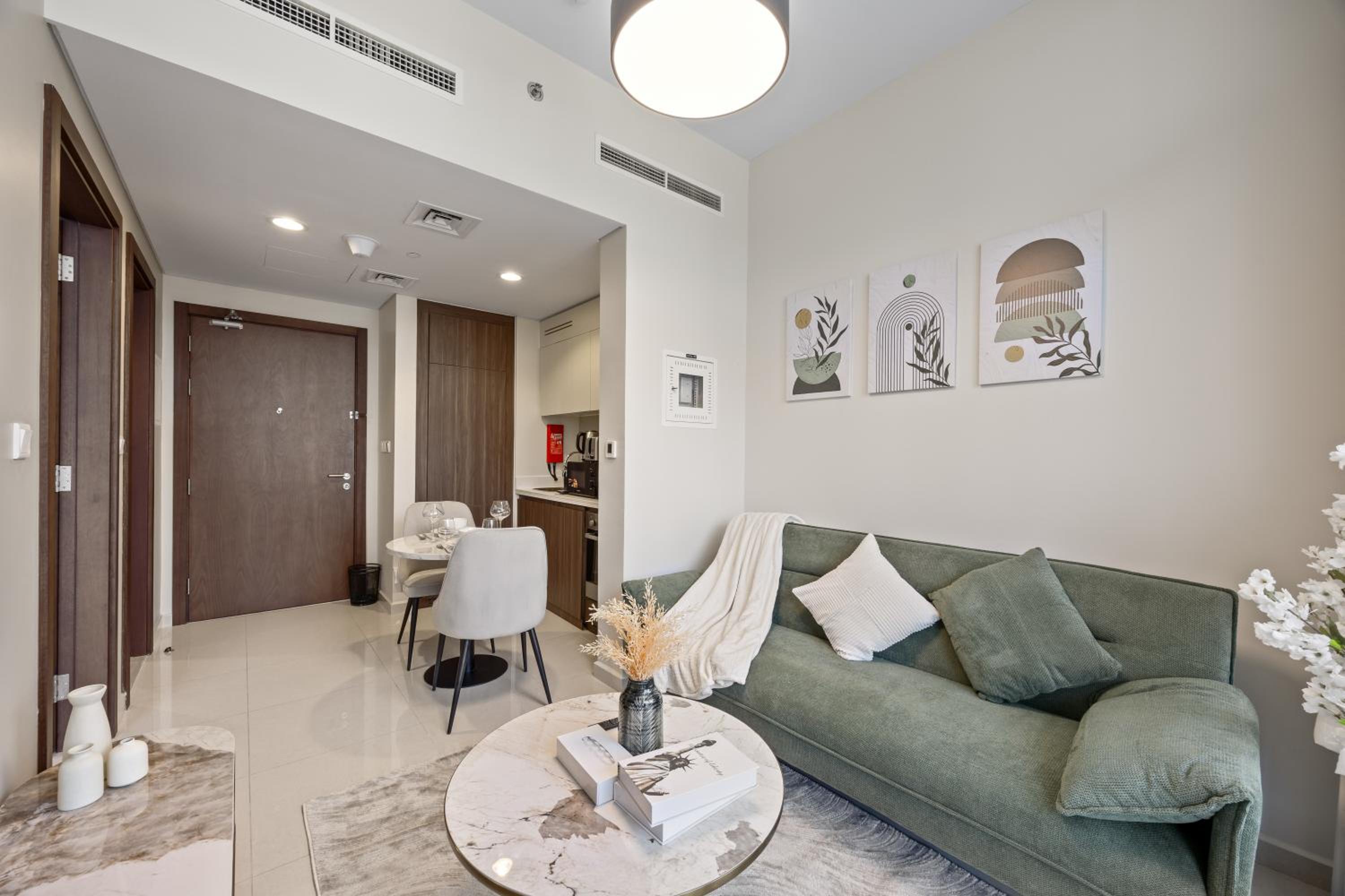 Burj khalifa and Canal views - Luxury Apartments for Rent in Dubai Business Bay