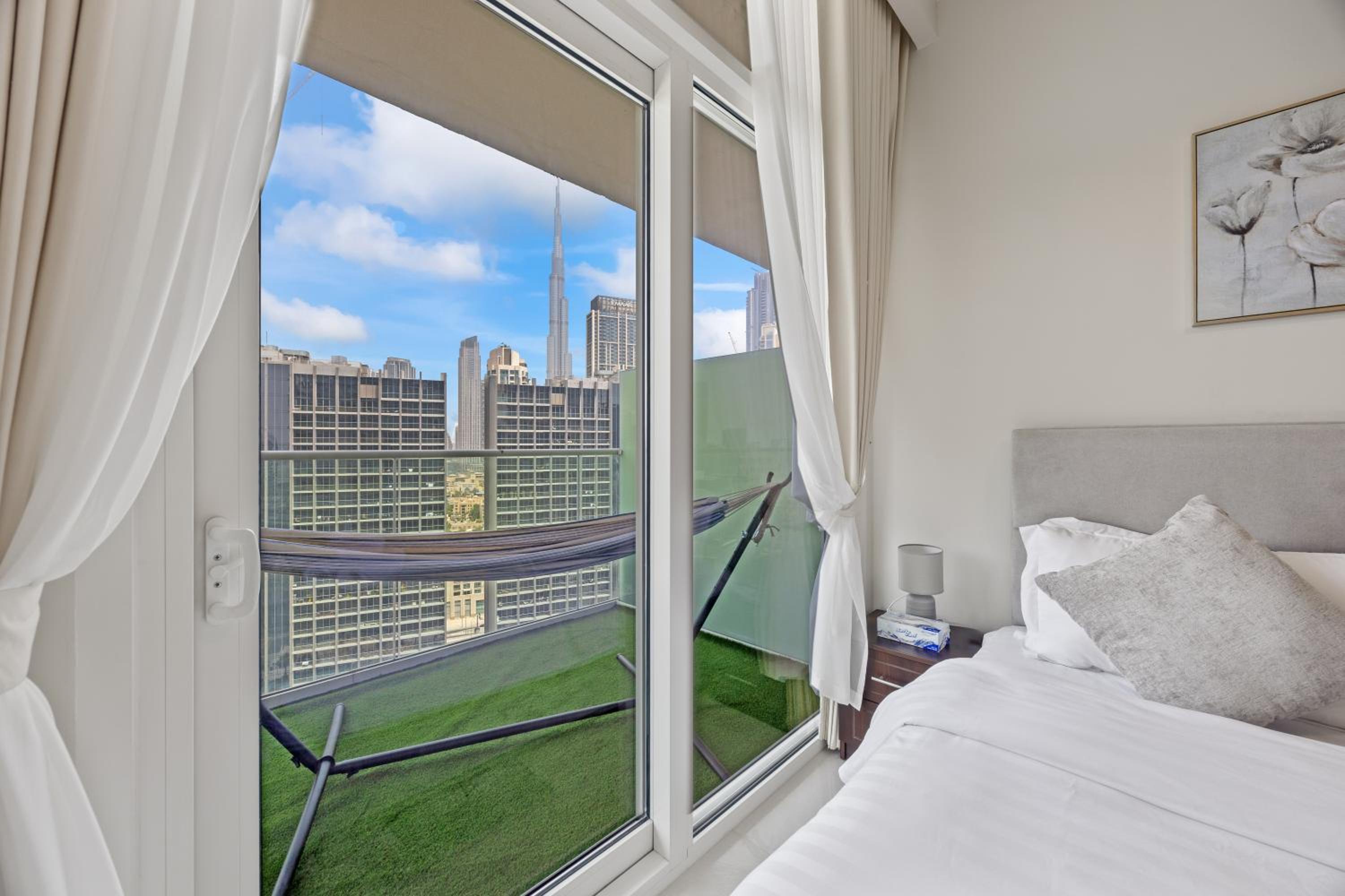 Burj khalifa and Canal views - Luxury Apartments for Rent in Dubai Business Bay