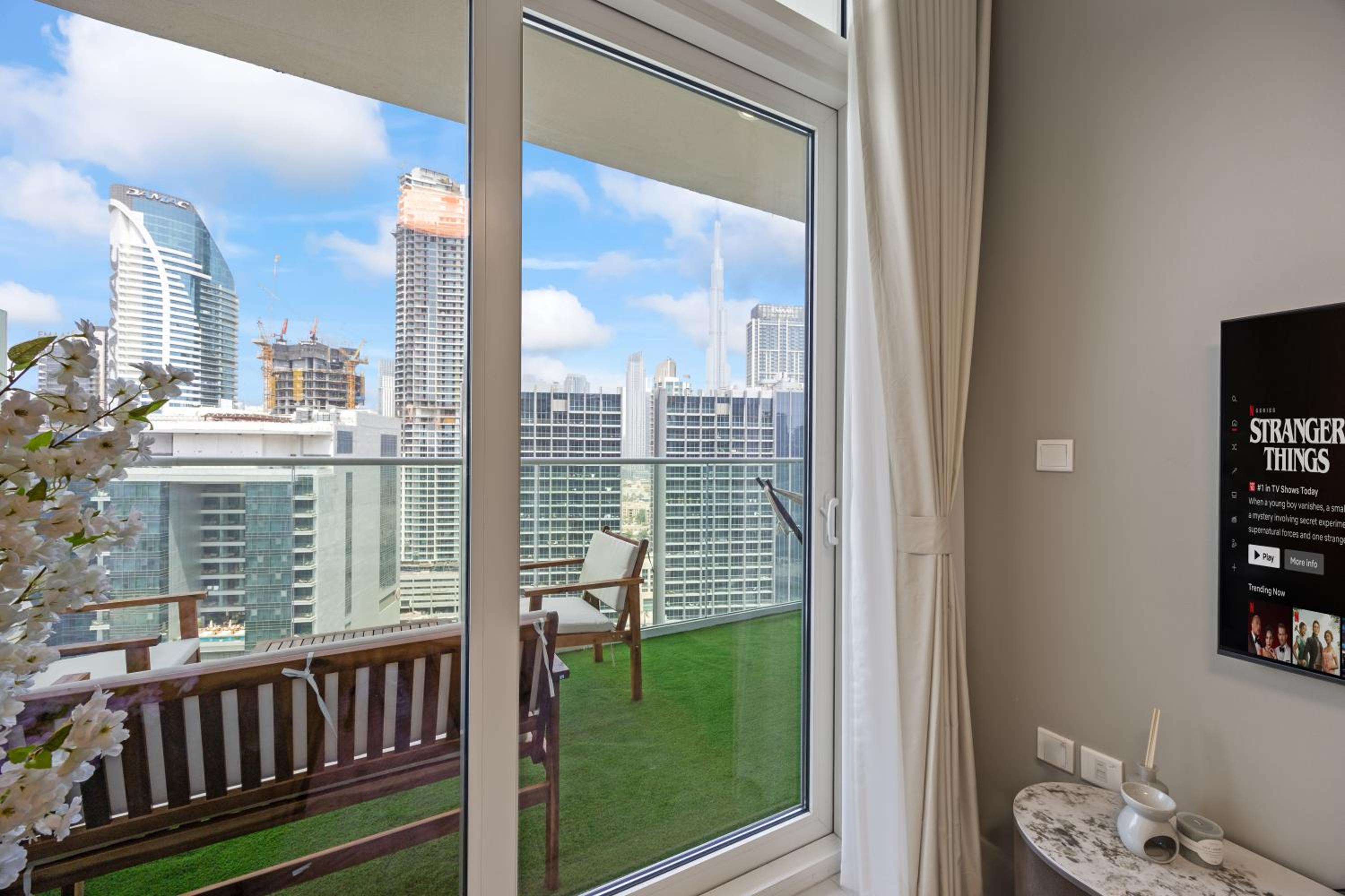 Burj khalifa and Canal views - Luxury Apartments for Rent in Dubai Business Bay