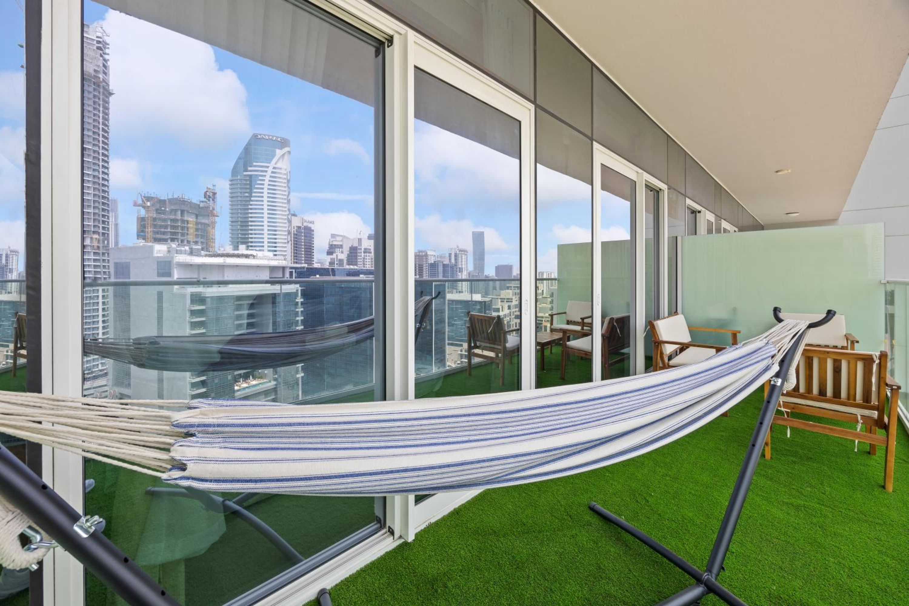Burj khalifa and Canal views - Luxury Apartments for Rent in Dubai Business Bay