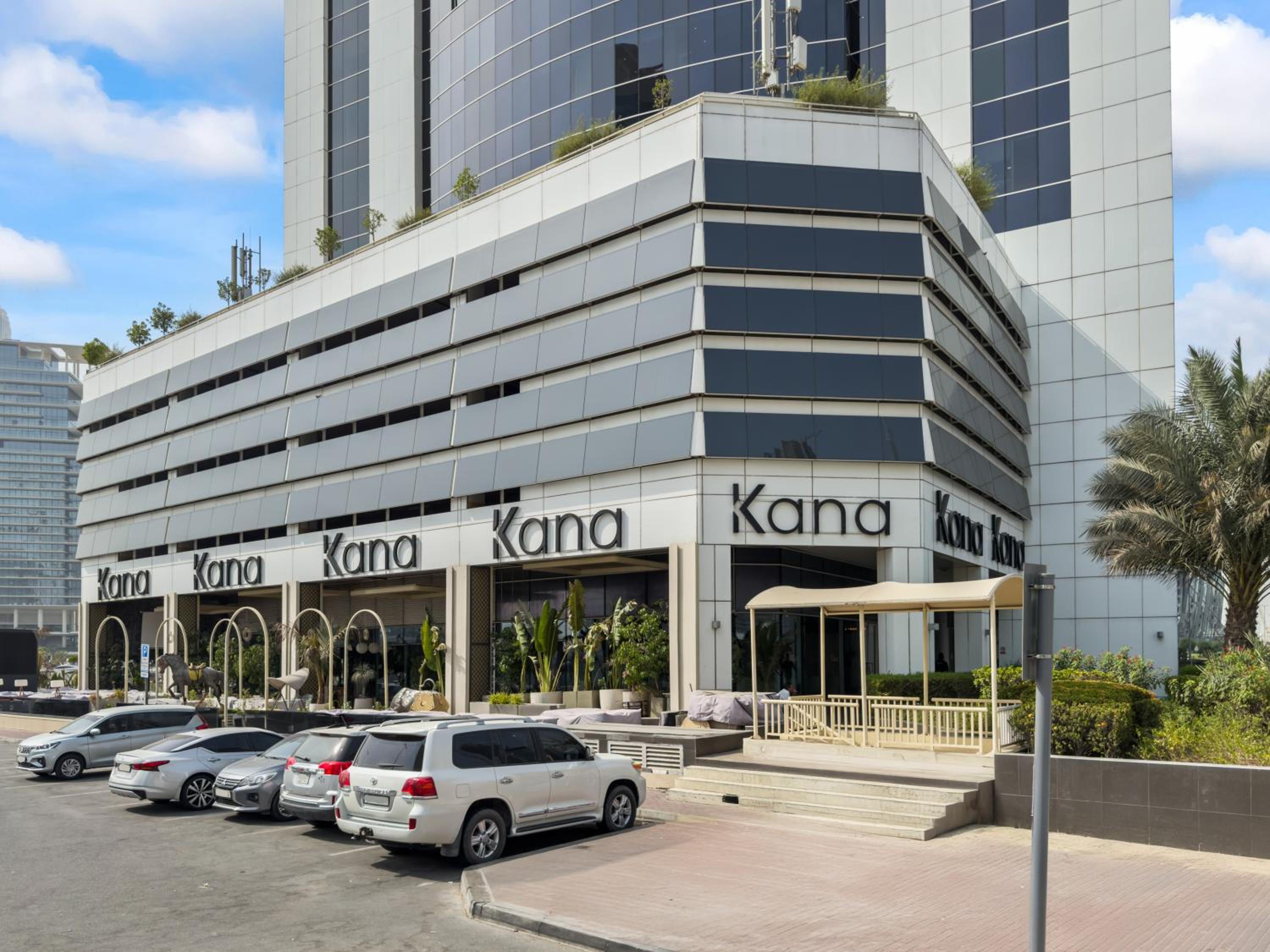 Burj khalifa and Canal views - Luxury Apartments for Rent in Dubai Business Bay