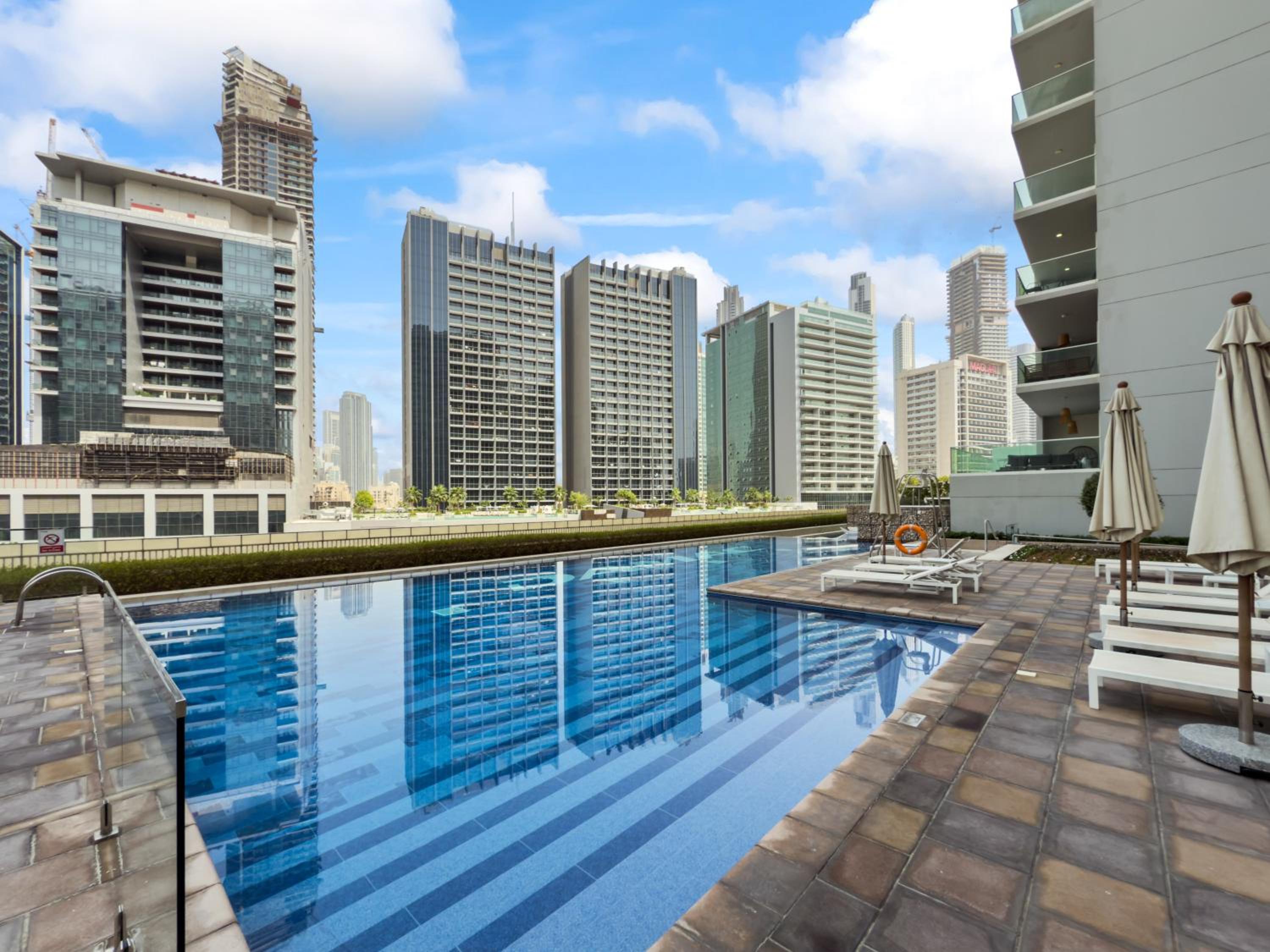 Burj khalifa and Canal views - Luxury Apartments for Rent in Dubai Business Bay