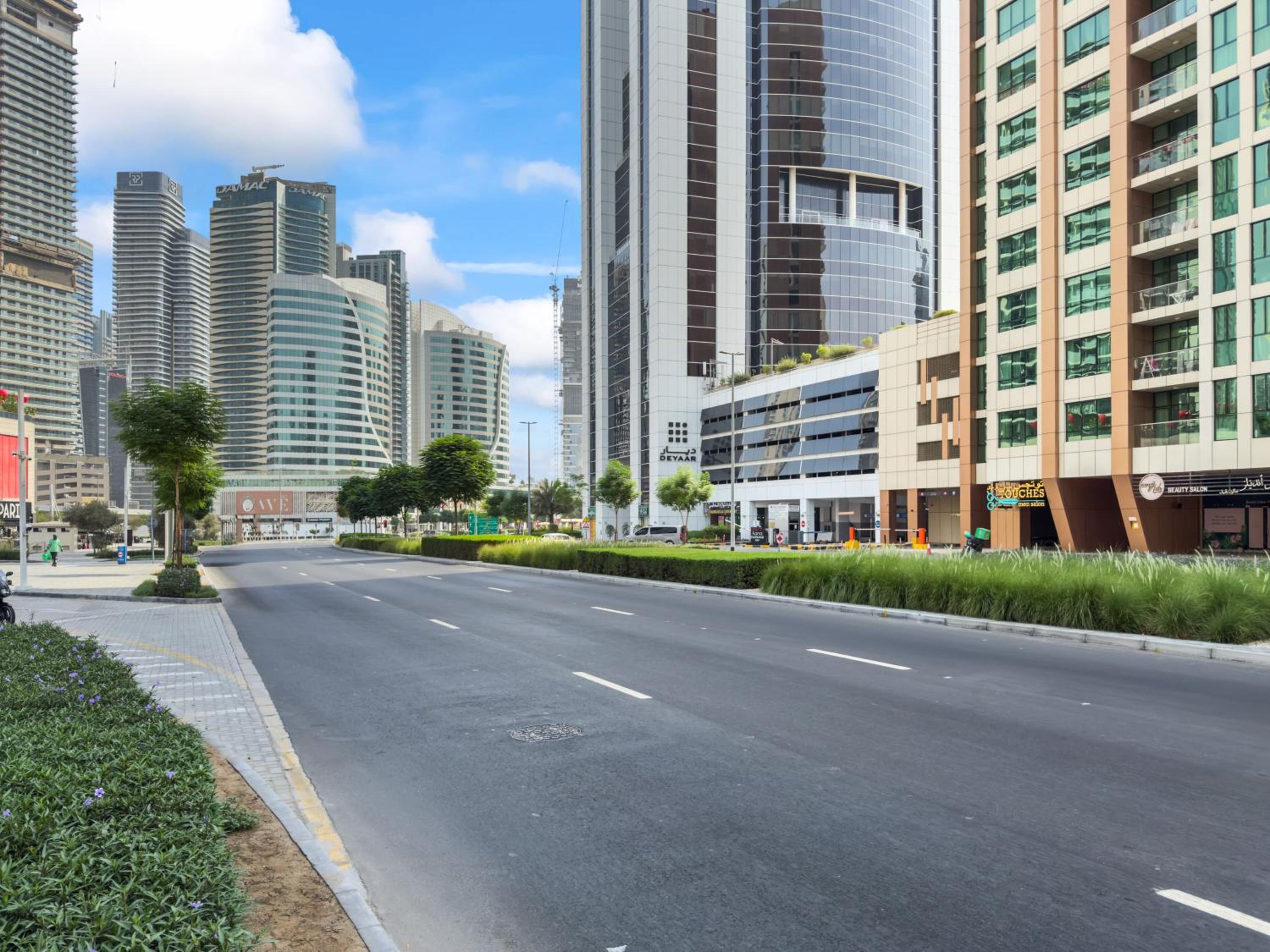 Burj khalifa and Canal views - Luxury Apartments for Rent in Dubai Business Bay