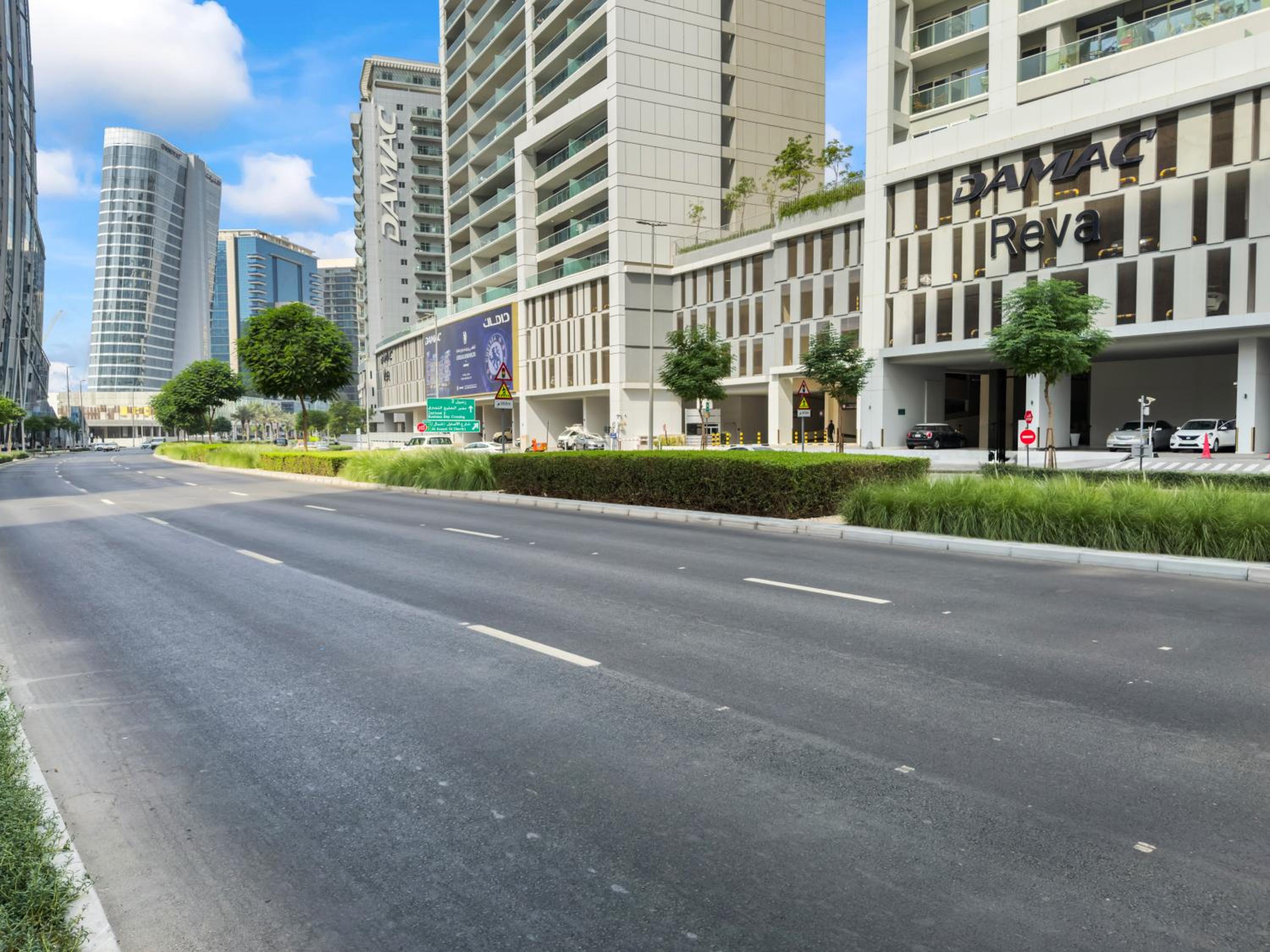 Burj khalifa and Canal views - Luxury Apartments for Rent in Dubai Business Bay