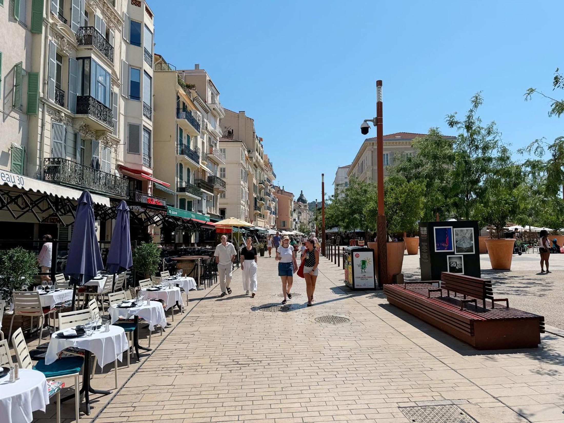 Fabulous Central 2BR - Prime Location, Walk to Croisette & Palais - By Totolulu Cannes Yellow Corner