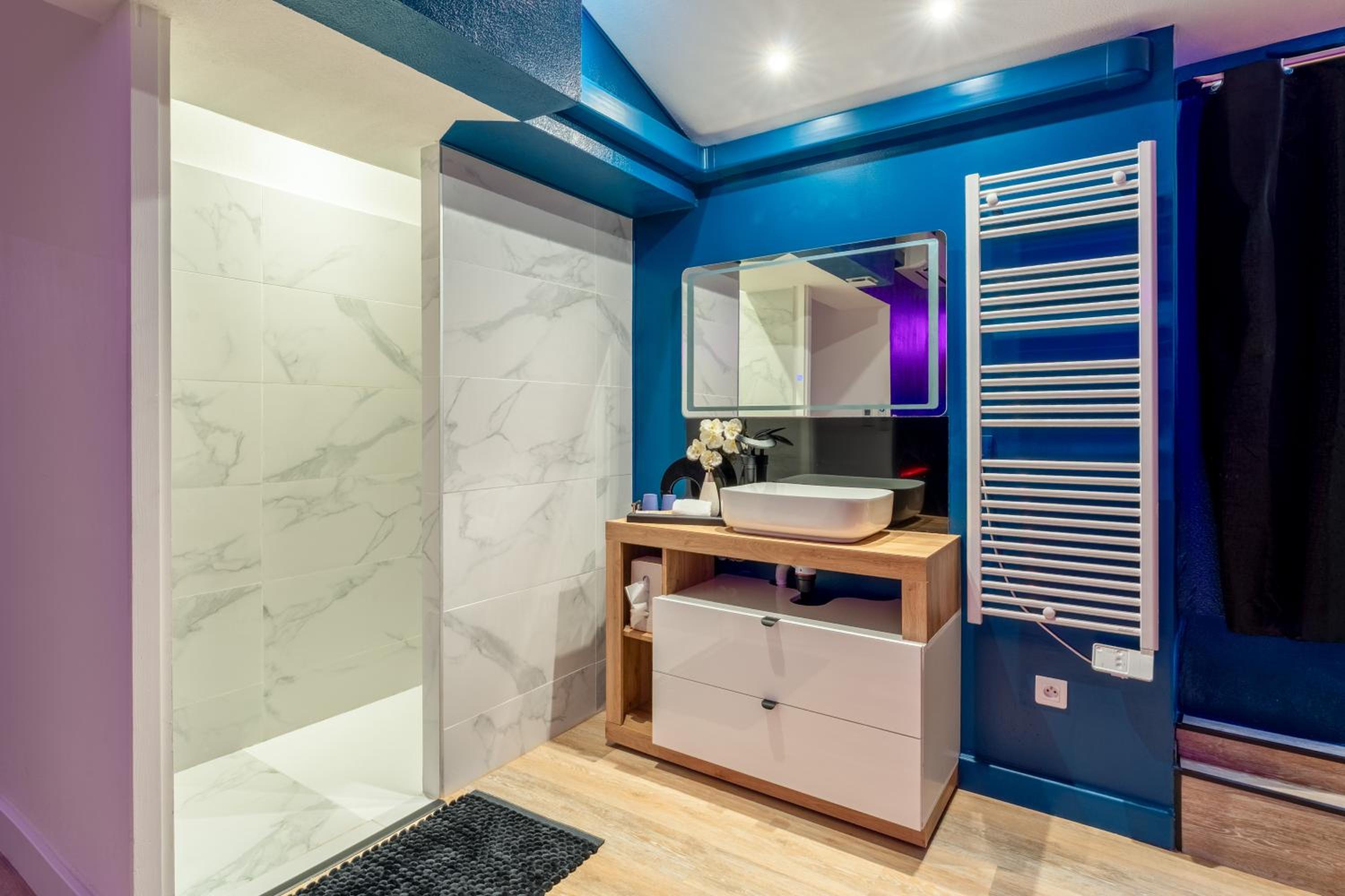 Suite craz'in Love Room, jacuzzi, cinéma, Camargue