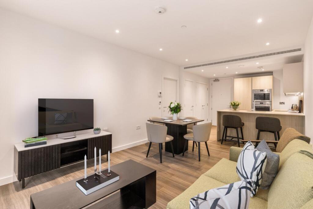 Luxury Penthouse 2Bed 2Bath 2Balcony London Eye & River Views with GYM & AC & Incredible Rooftop View