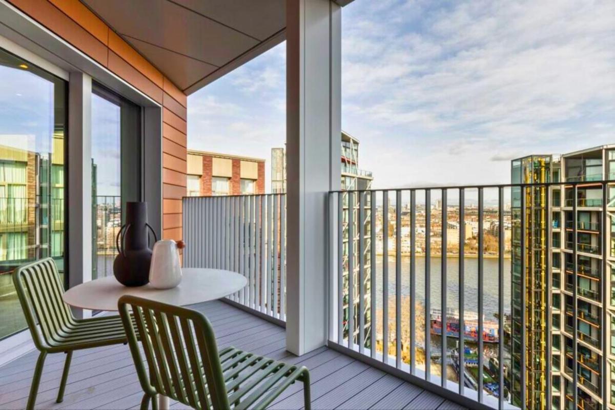 Luxury Penthouse 2Bed 2Bath 2Balcony London Eye & River Views with GYM & AC & Incredible Rooftop View