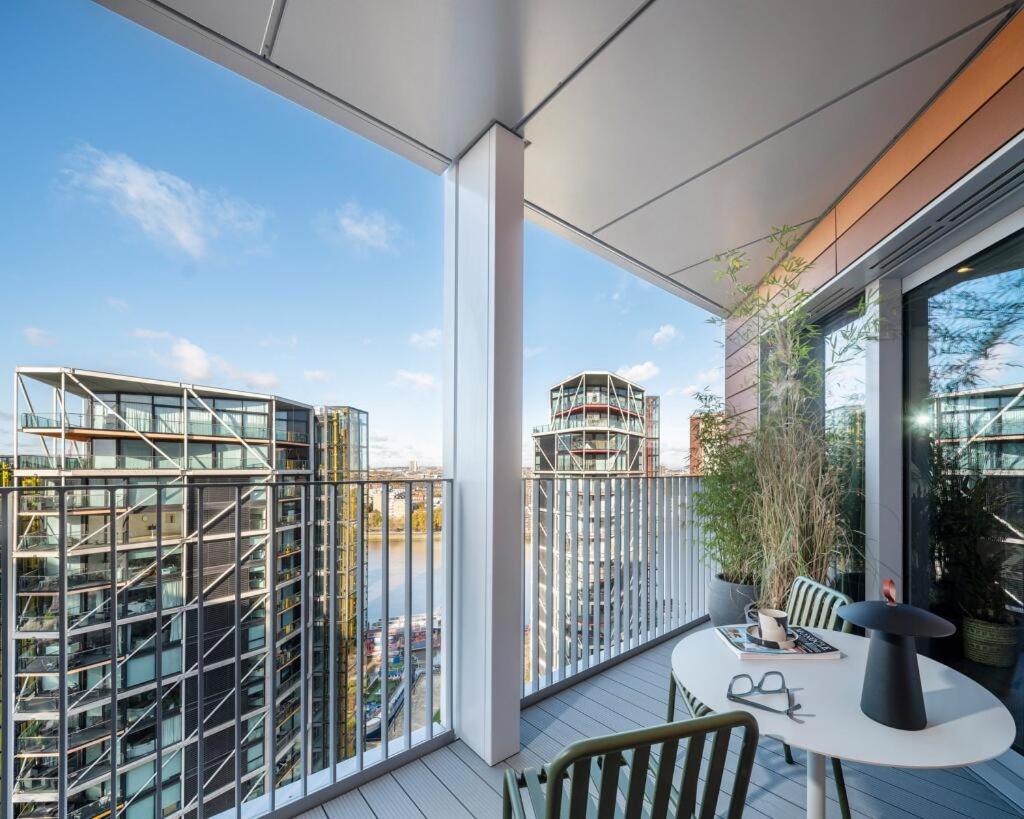 Luxury Penthouse 2Bed 2Bath 2Balcony London Eye & River Views with GYM & AC & Incredible Rooftop View