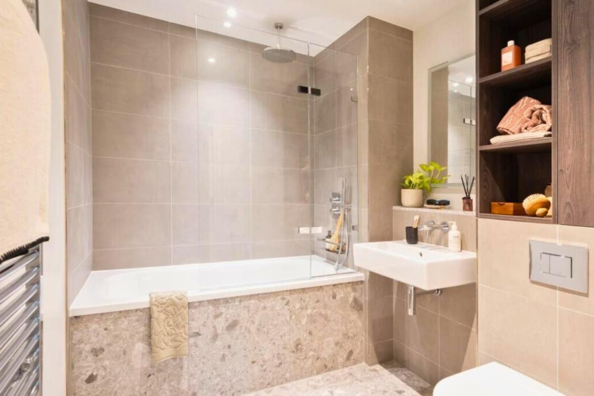 Luxury Penthouse 2Bed 2Bath 2Balcony London Eye & River Views with GYM & AC & Incredible Rooftop View