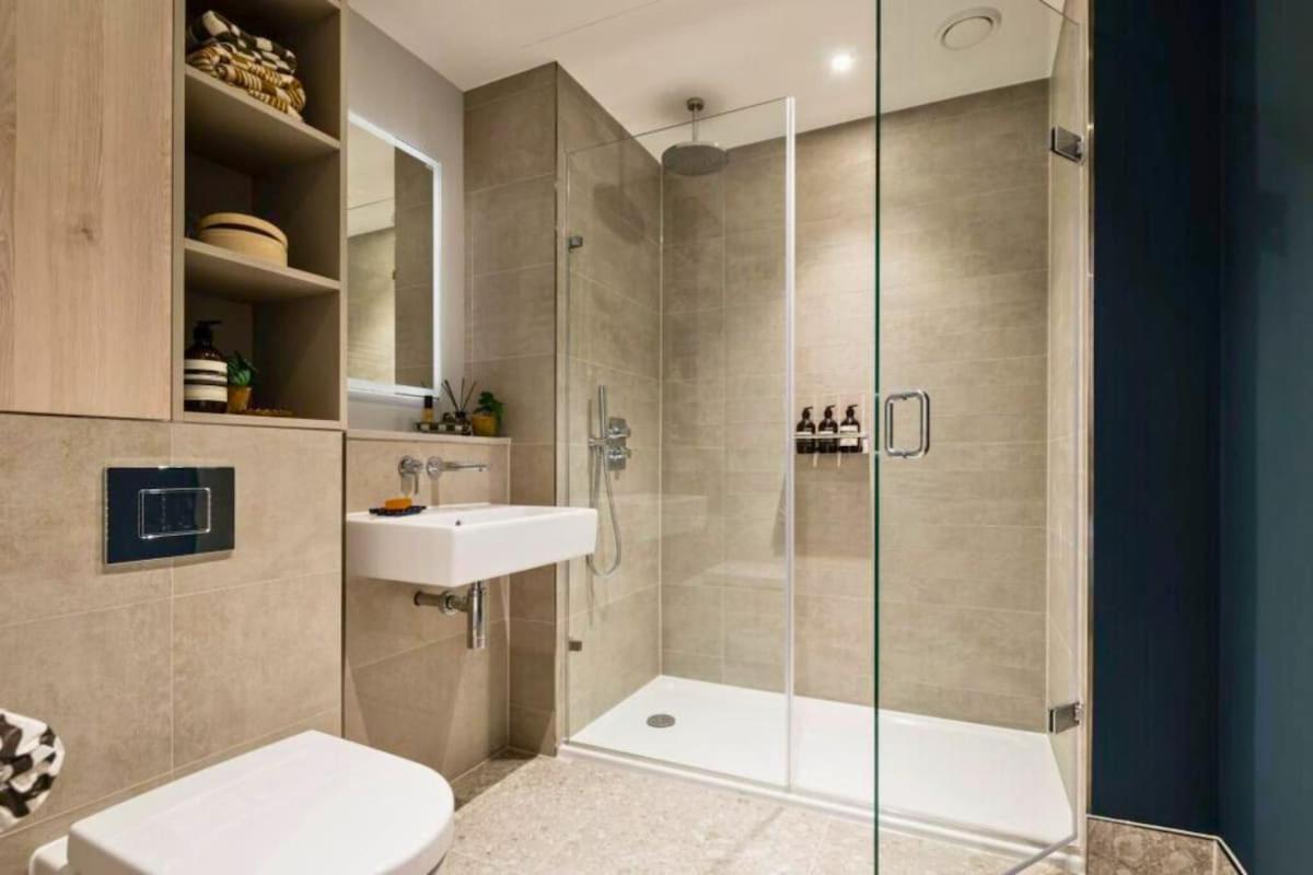 Luxury Penthouse 2Bed 2Bath 2Balcony London Eye & River Views with GYM & AC & Incredible Rooftop View