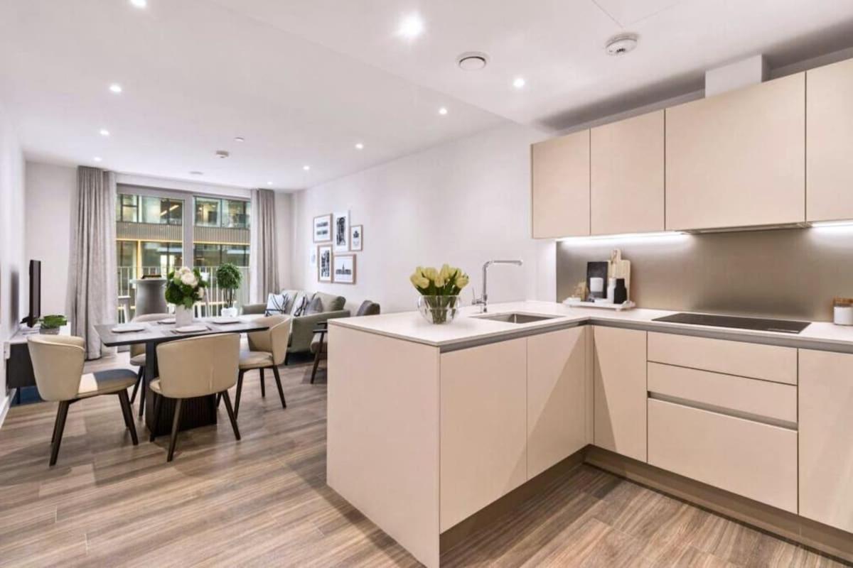 Luxury Penthouse 2Bed 2Bath 2Balcony London Eye & River Views with GYM & AC & Incredible Rooftop View