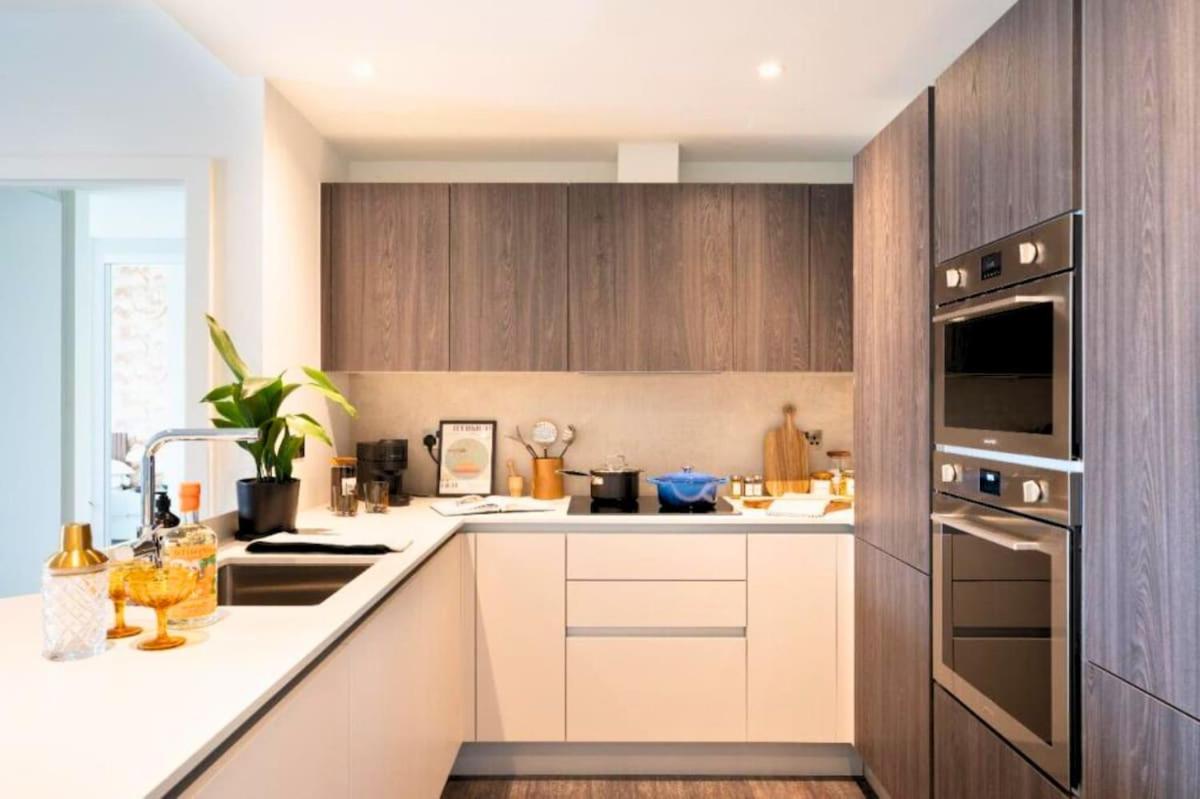 Luxury Penthouse 2Bed 2Bath 2Balcony London Eye & River Views with GYM & AC & Incredible Rooftop View